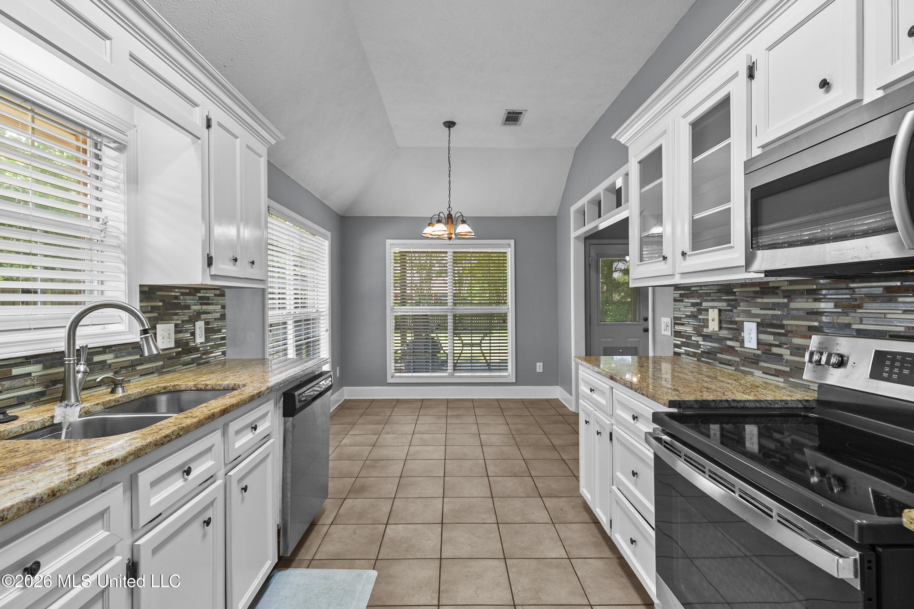 417 Madison Oaks Drive Property Photo 11