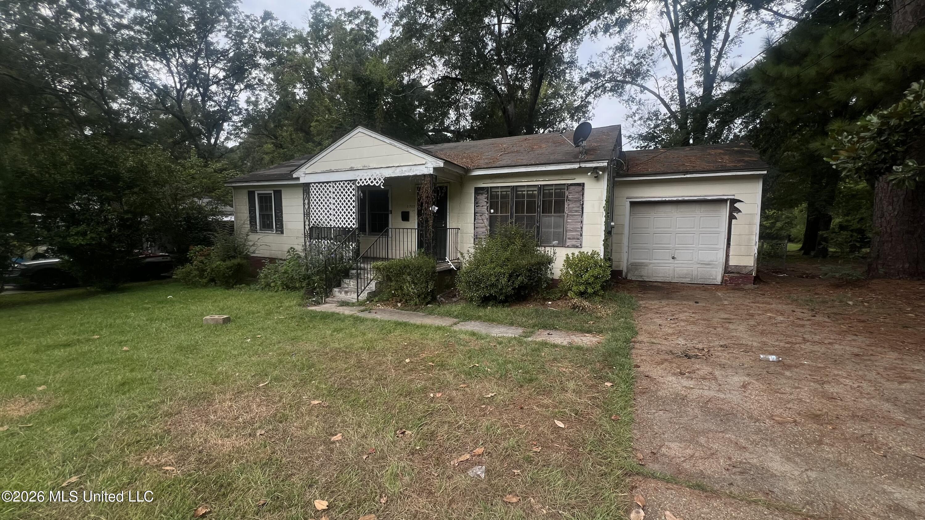 2303 Belvedere Drive Property Photo 1