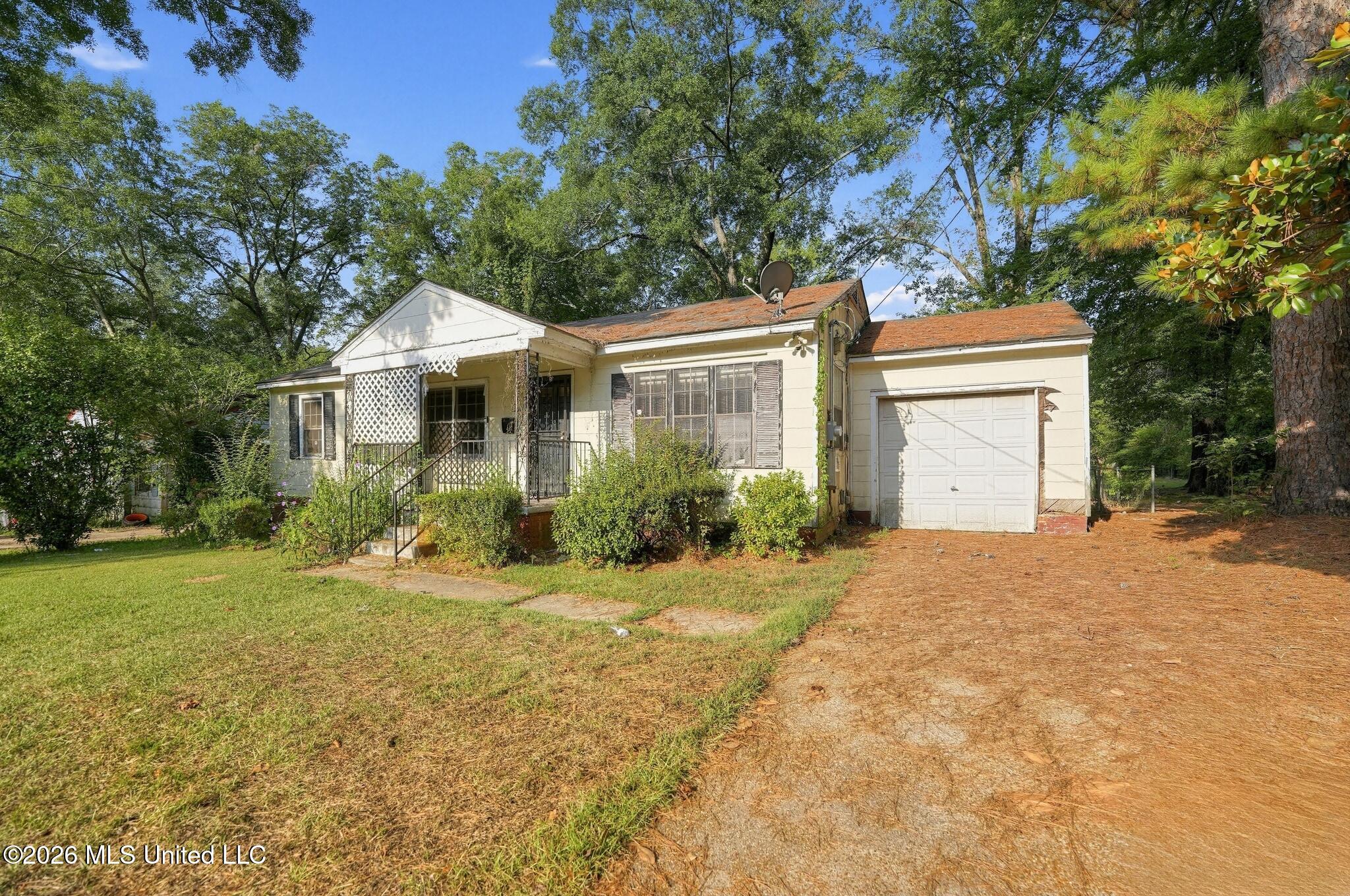 2303 Belvedere Drive Property Photo 2