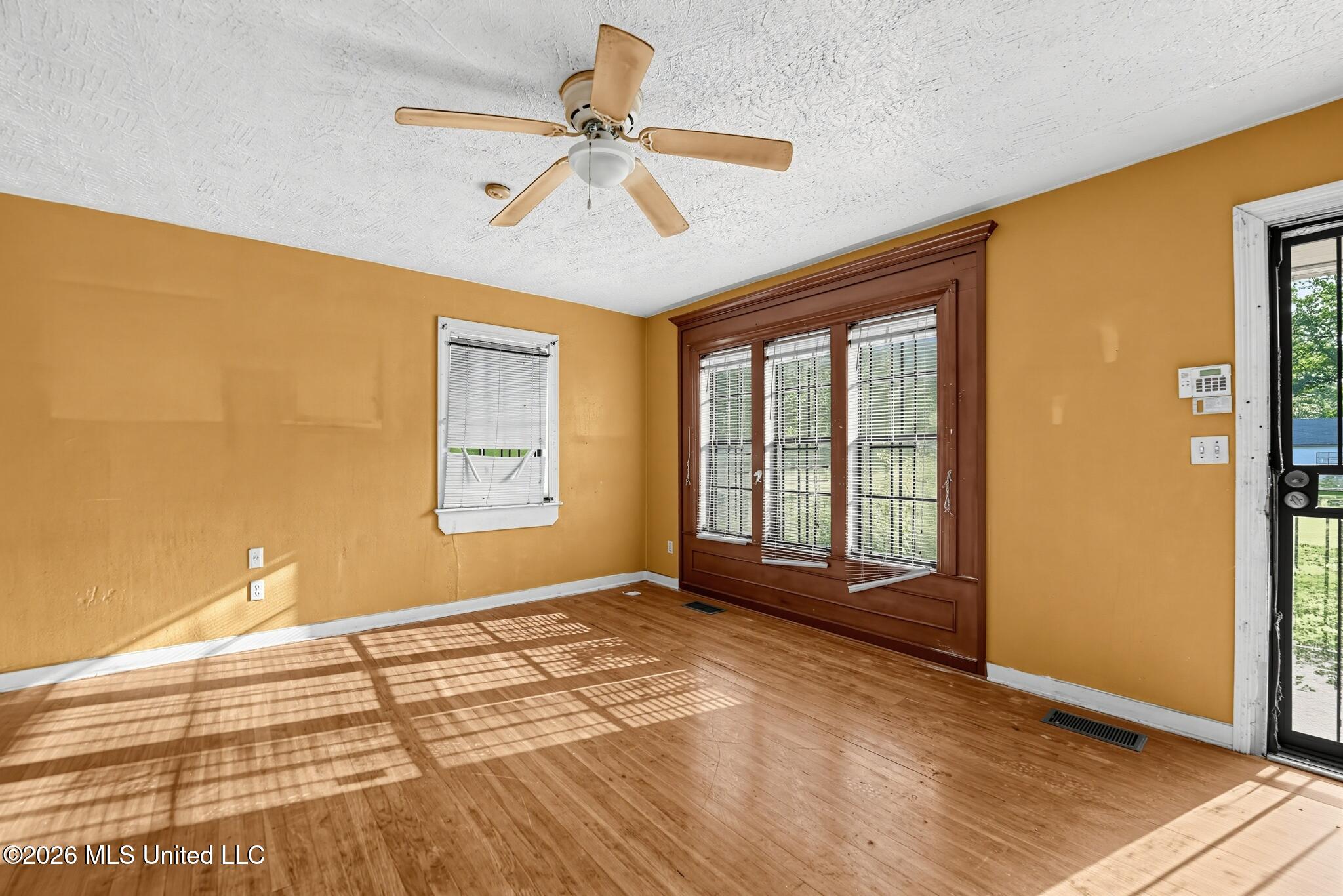 2303 Belvedere Drive Property Photo 3