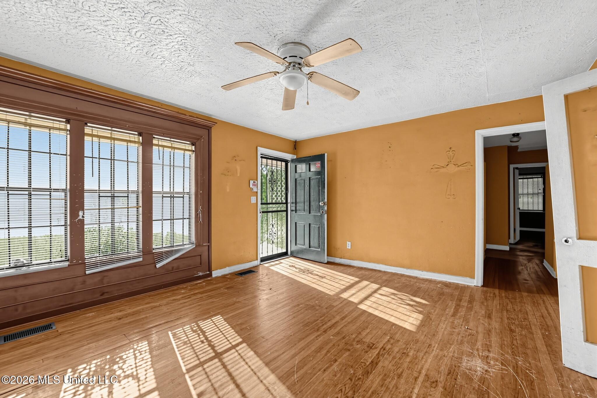 2303 Belvedere Drive Property Photo 4