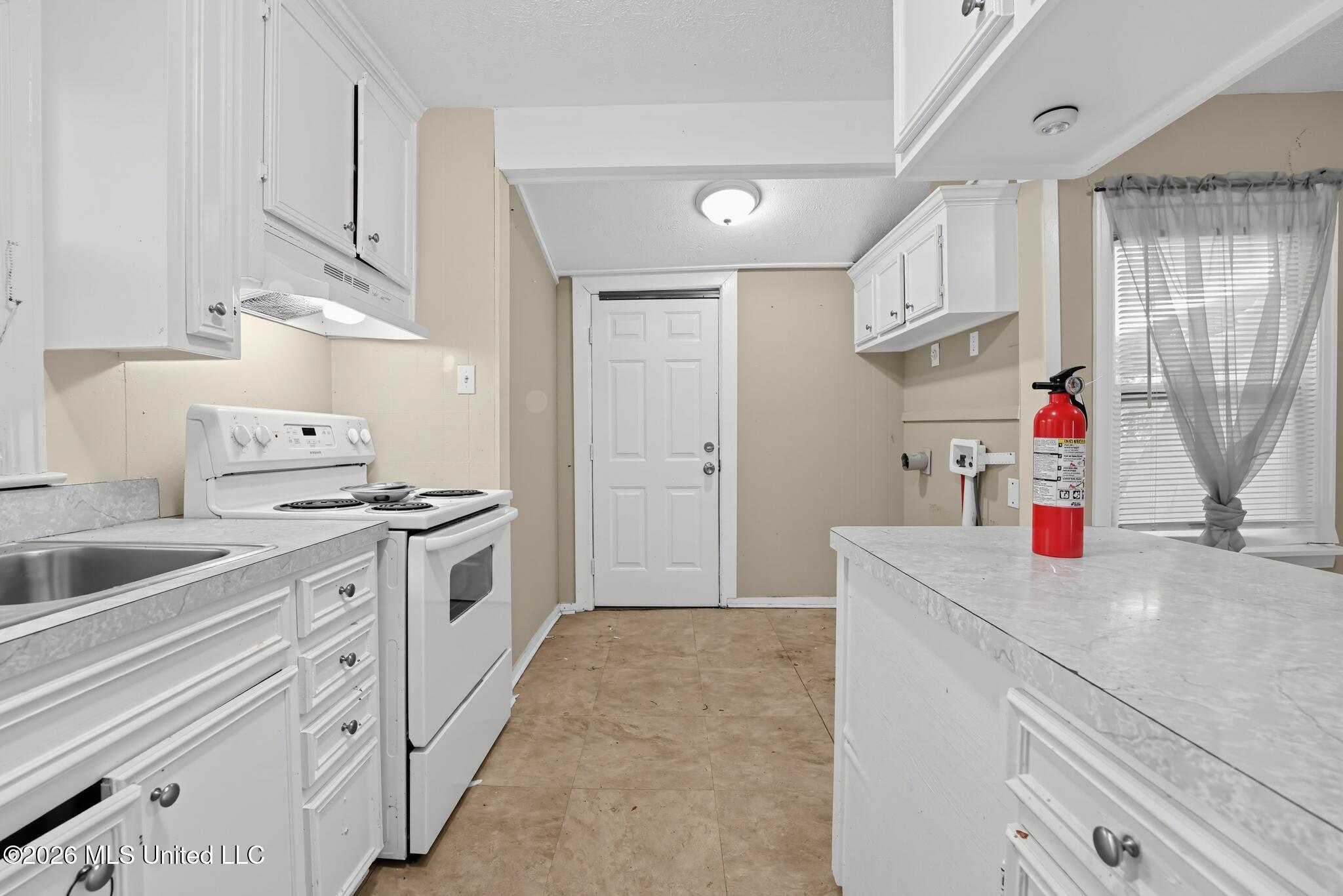 345 Lea Circle Property Photo 6