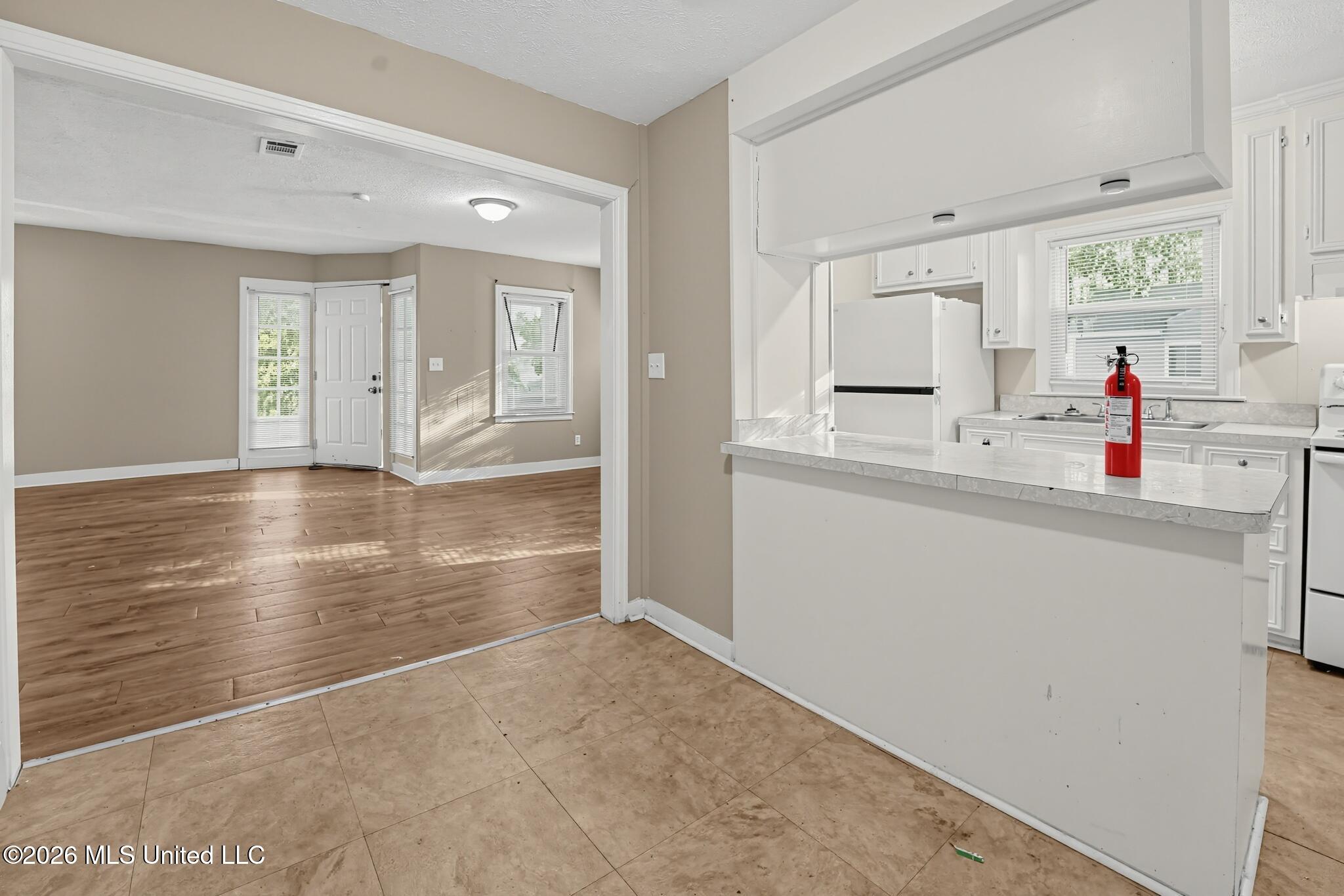 345 Lea Circle Property Photo 7