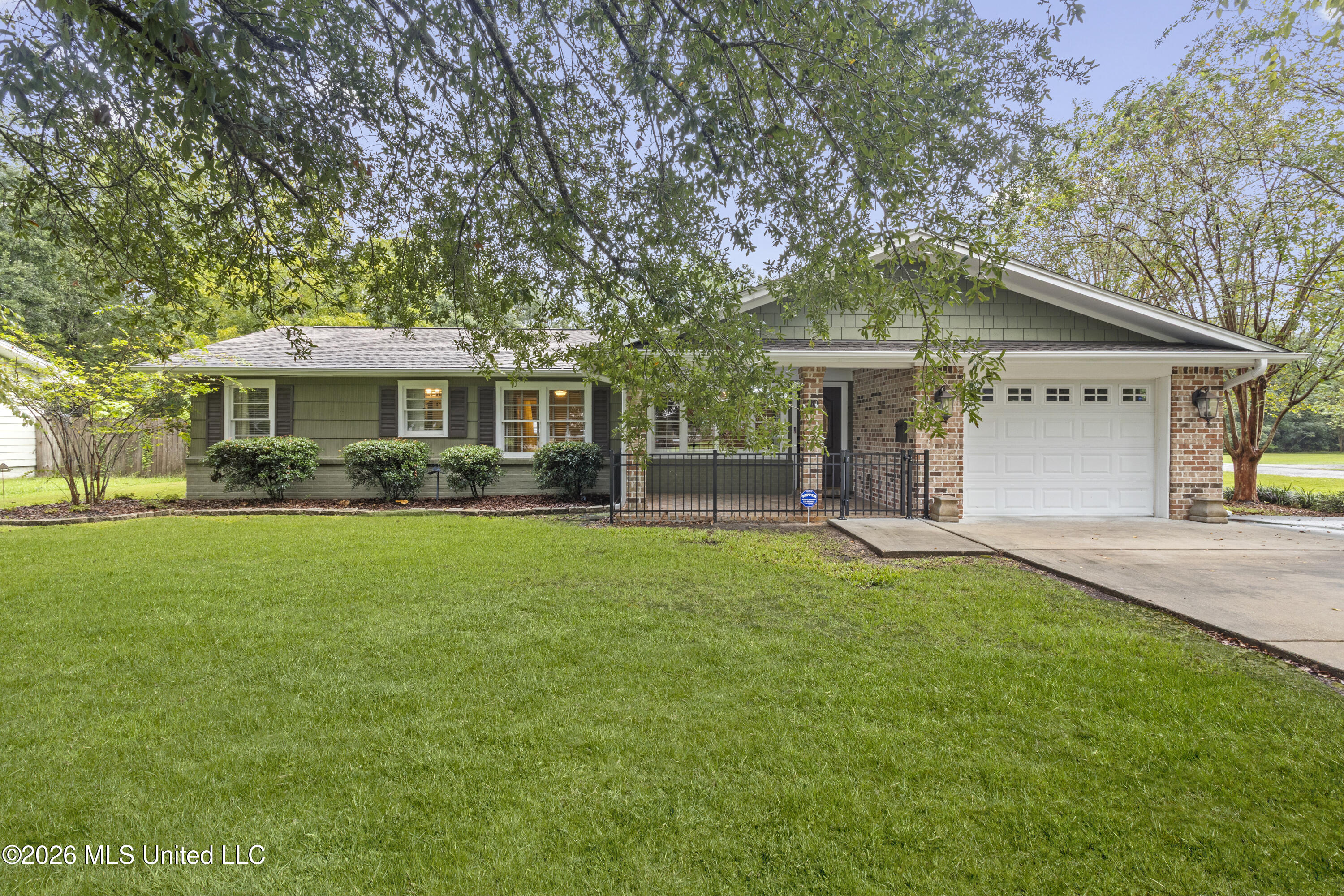 30 39th Street Property Photo 1