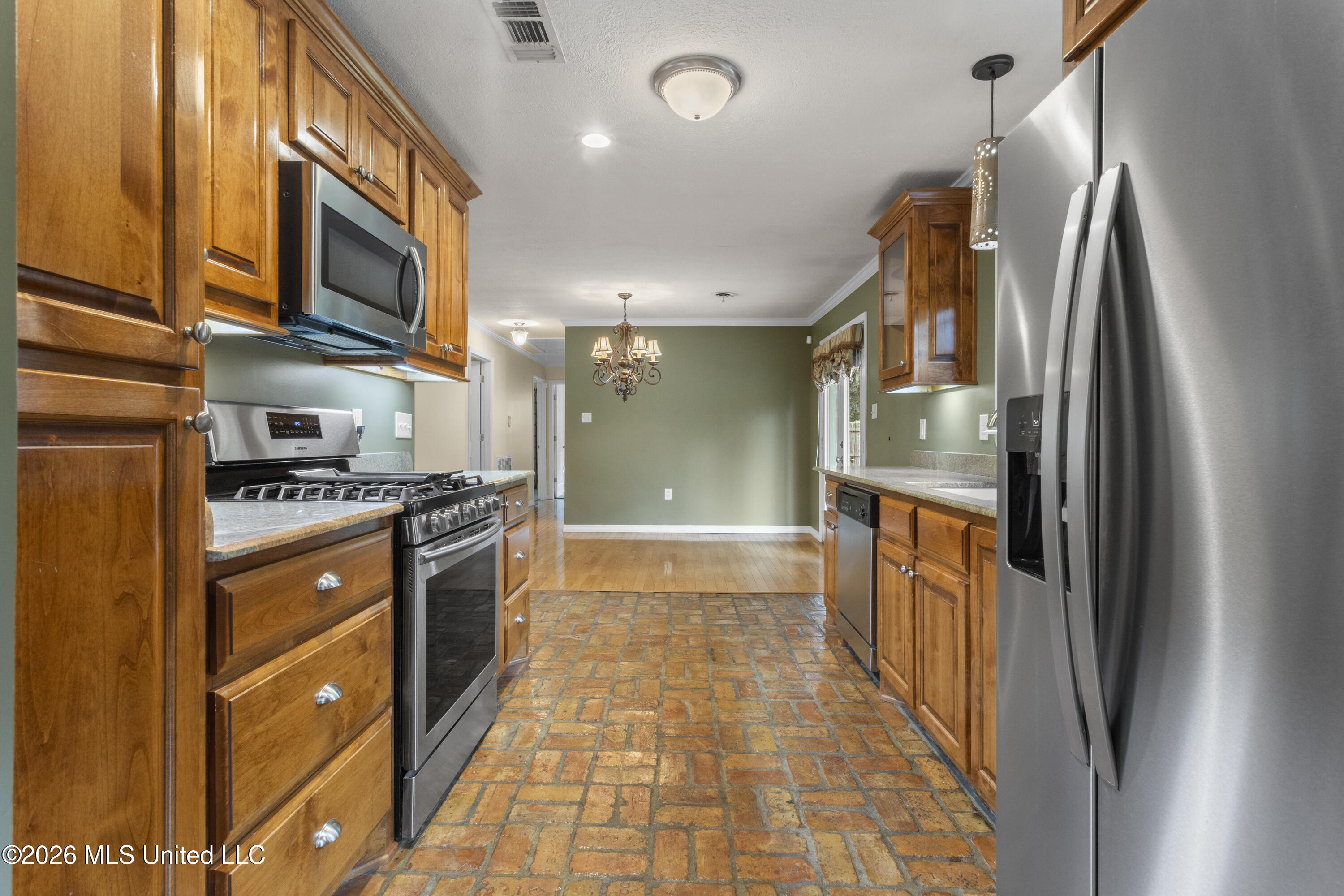 30 39th Street Property Photo 14