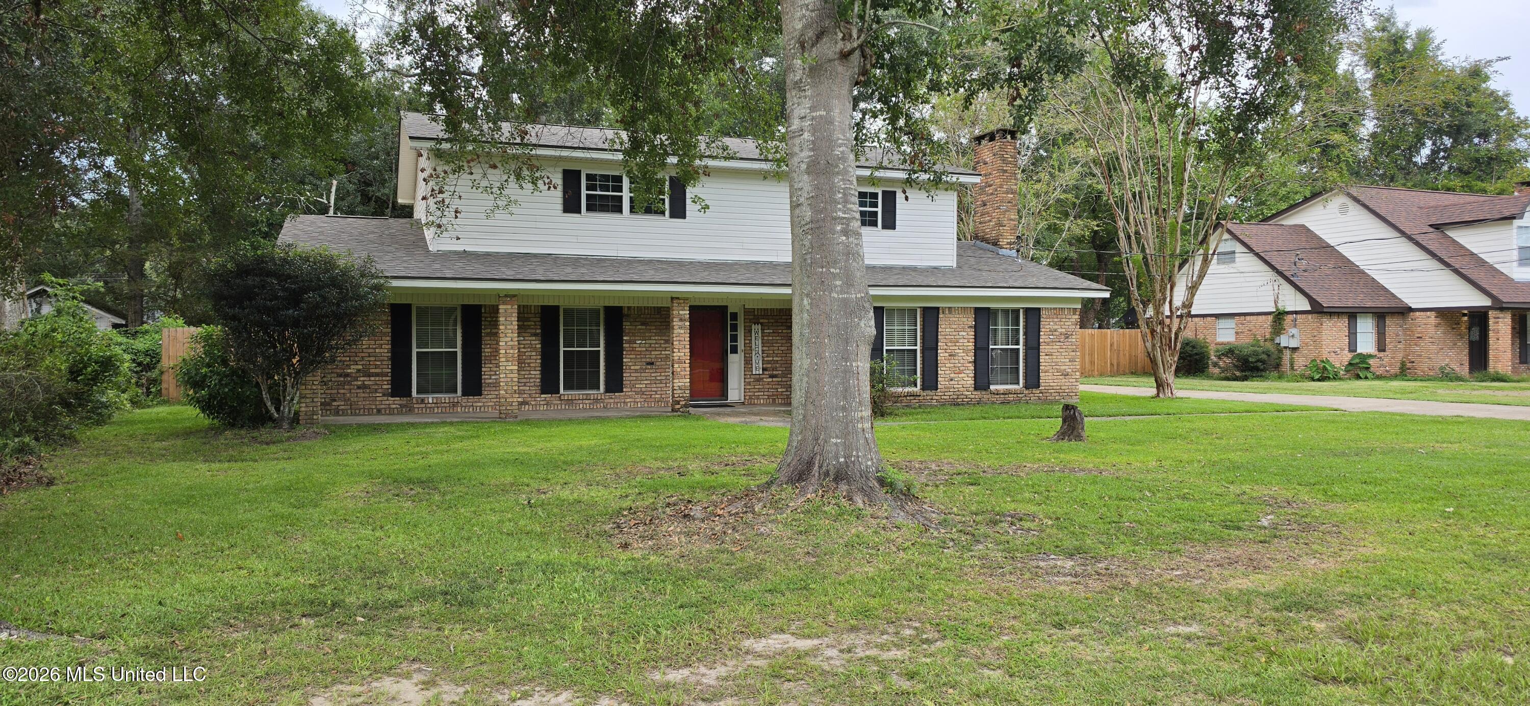 1208 Hickory Hill Drive Property Photo 2