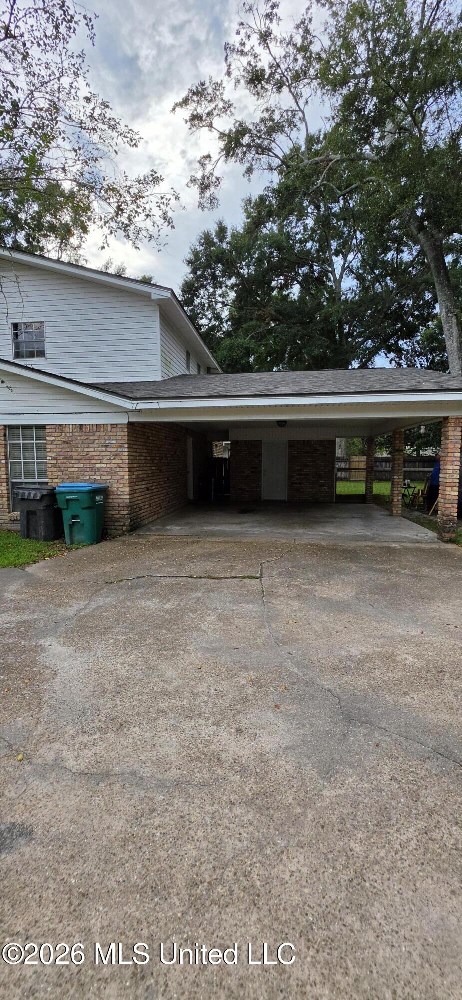 1208 Hickory Hill Drive Property Photo 5