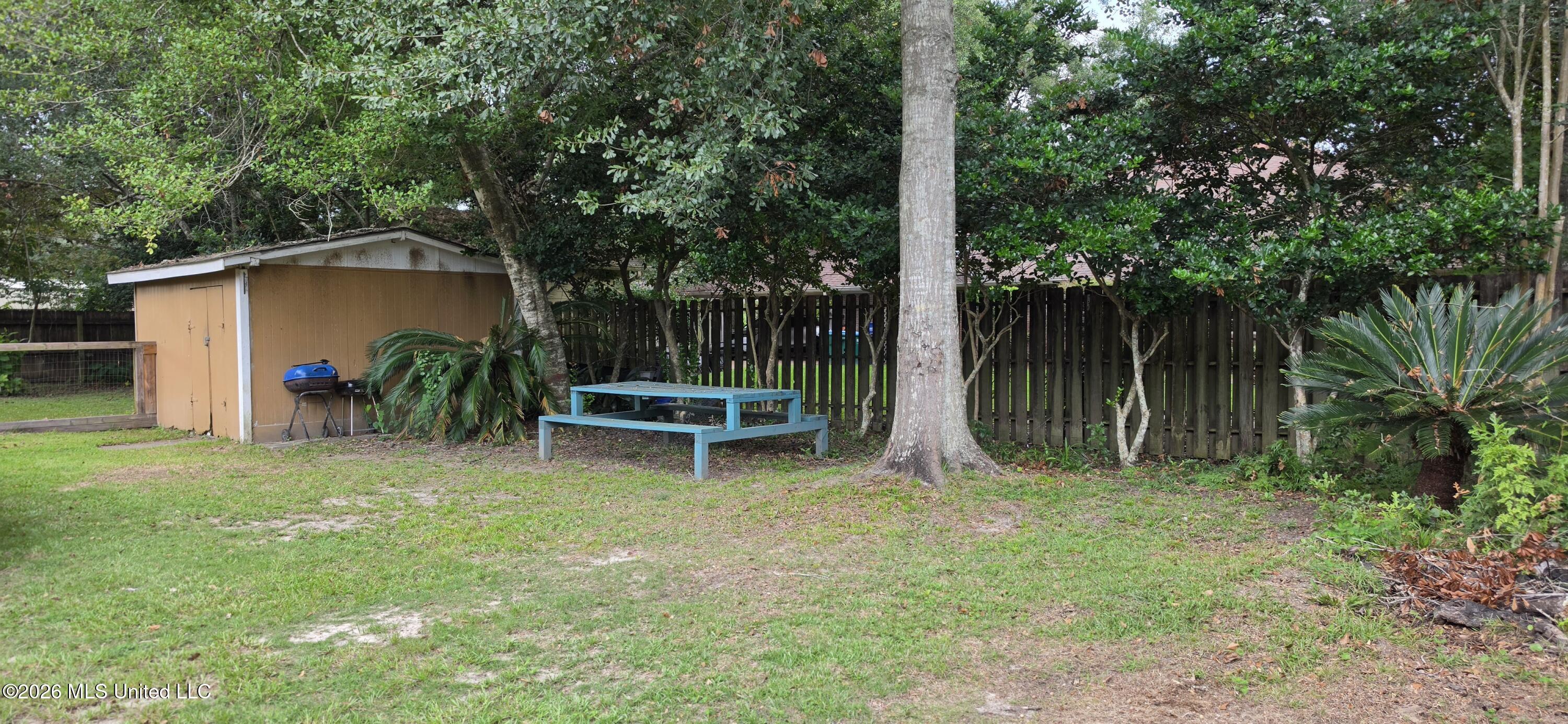 1208 Hickory Hill Drive Property Photo 7