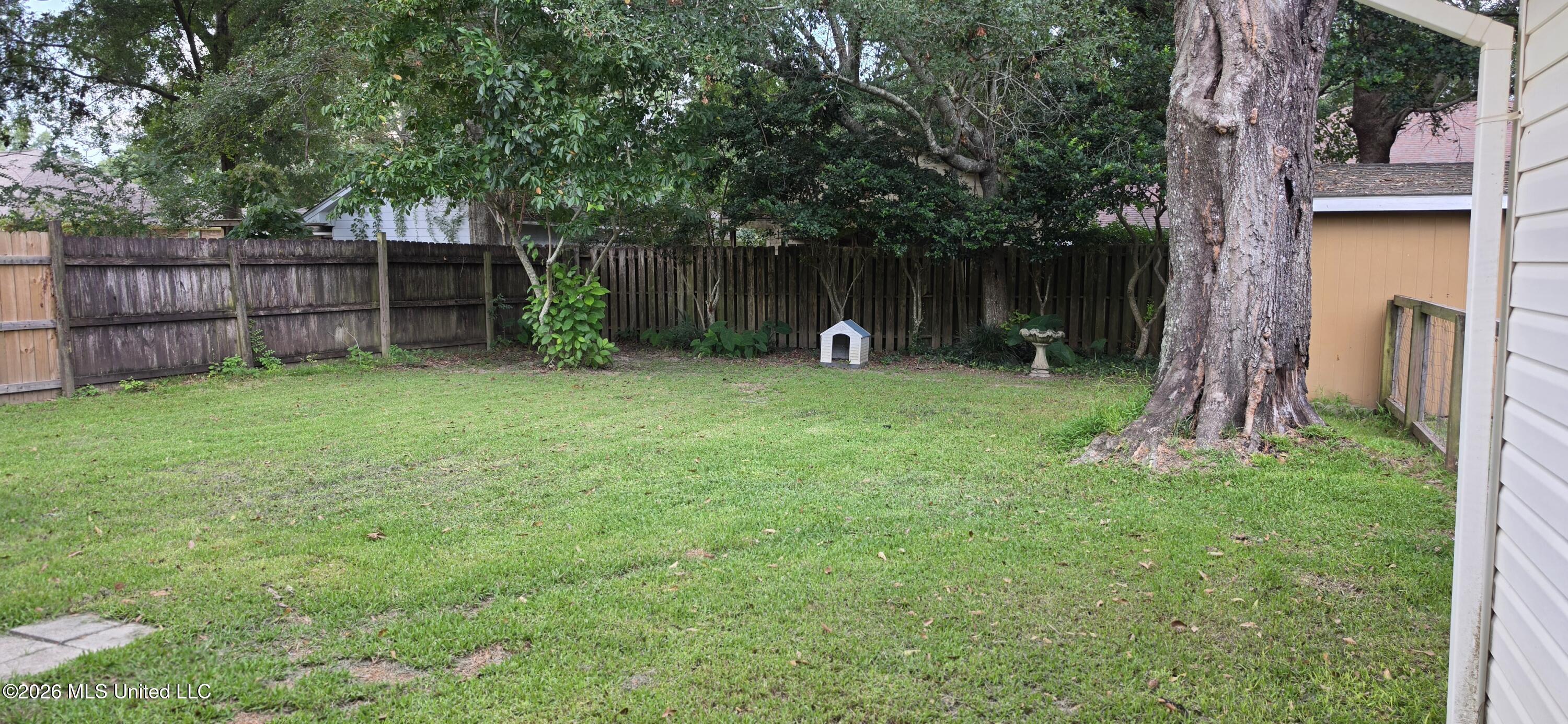 1208 Hickory Hill Drive Property Photo 8
