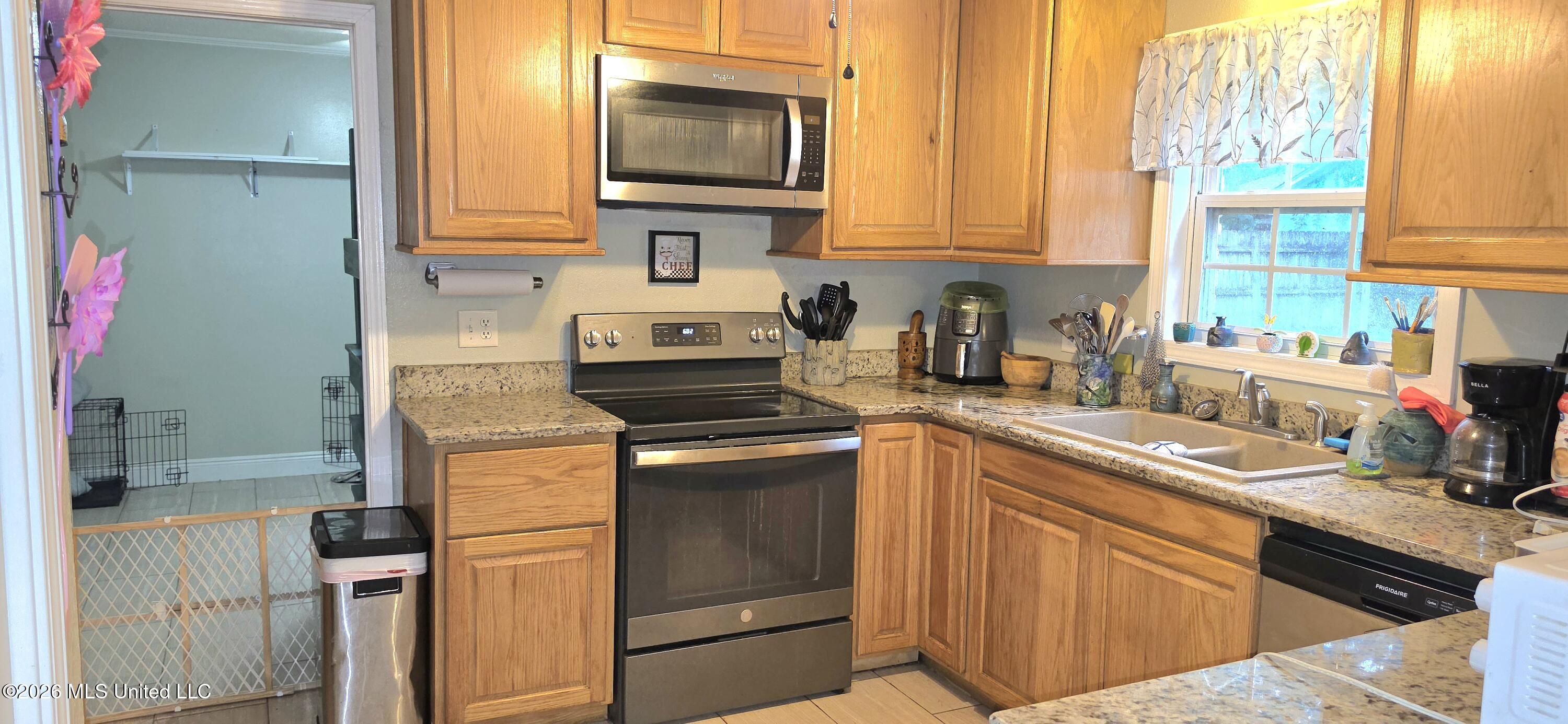 1208 Hickory Hill Drive Property Photo 9
