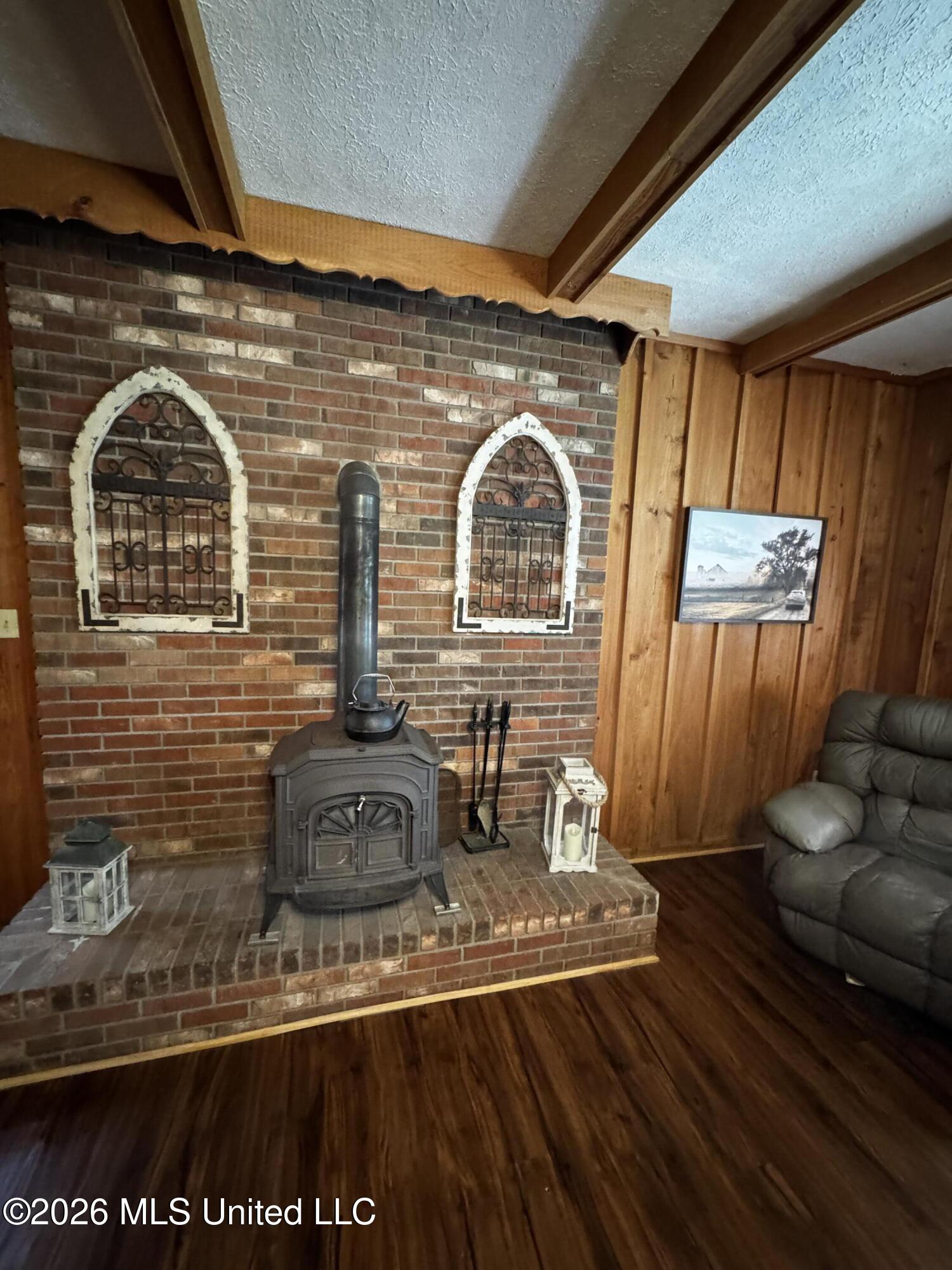 211 Avenue B Property Photo 6