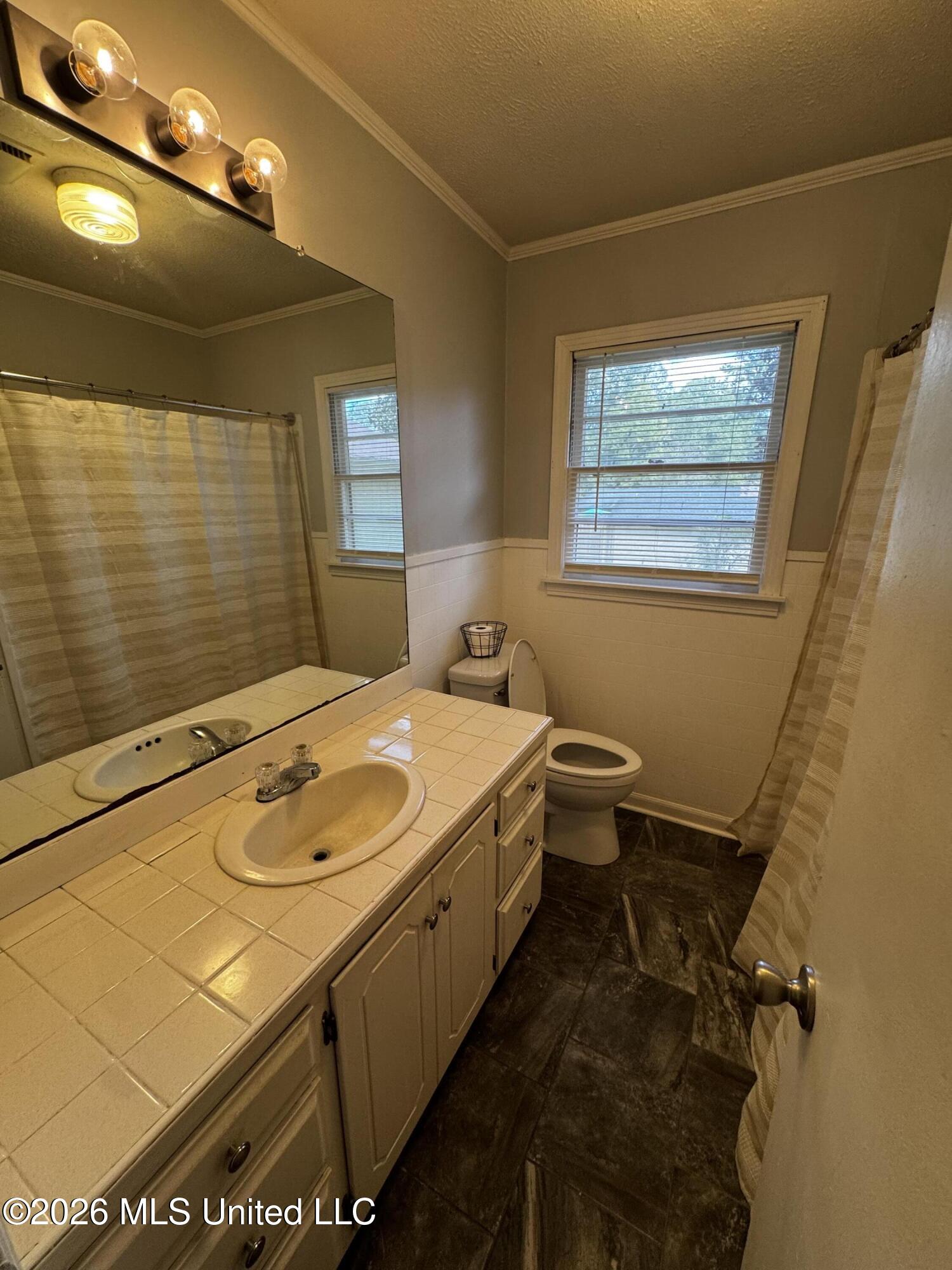 211 Avenue B Property Photo 11