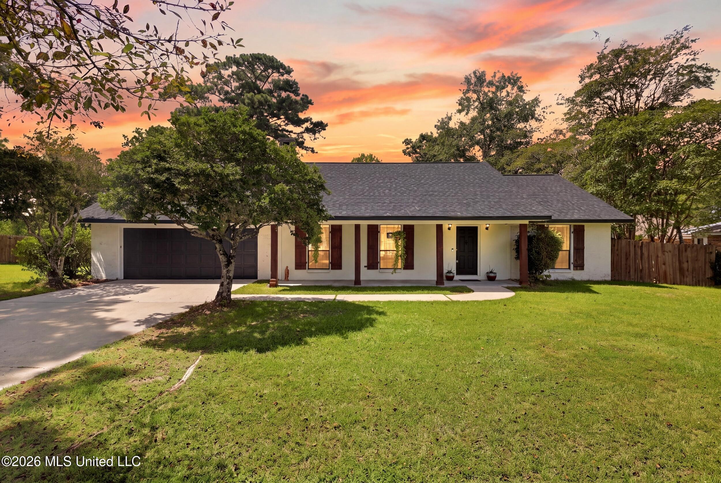 5428 Diamondhead Drive E Property Photo 1