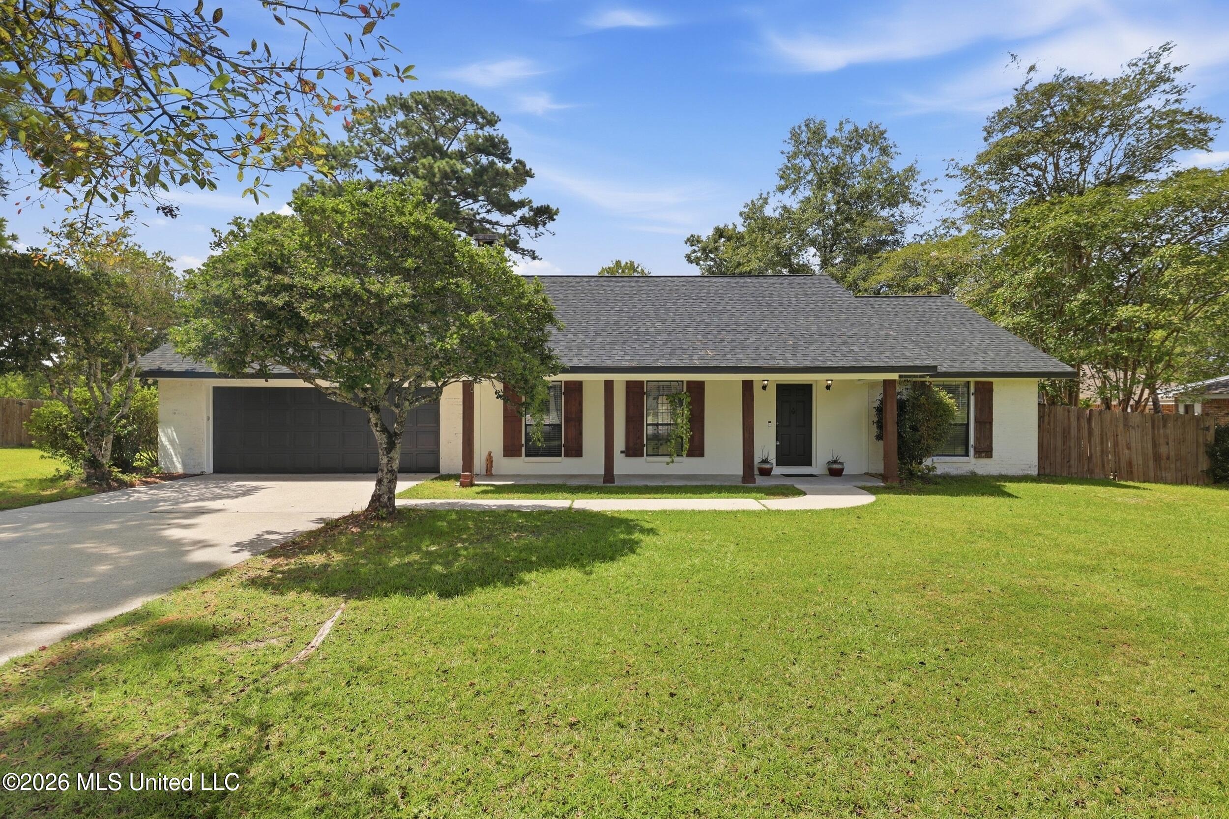 5428 Diamondhead Drive E Property Photo 2