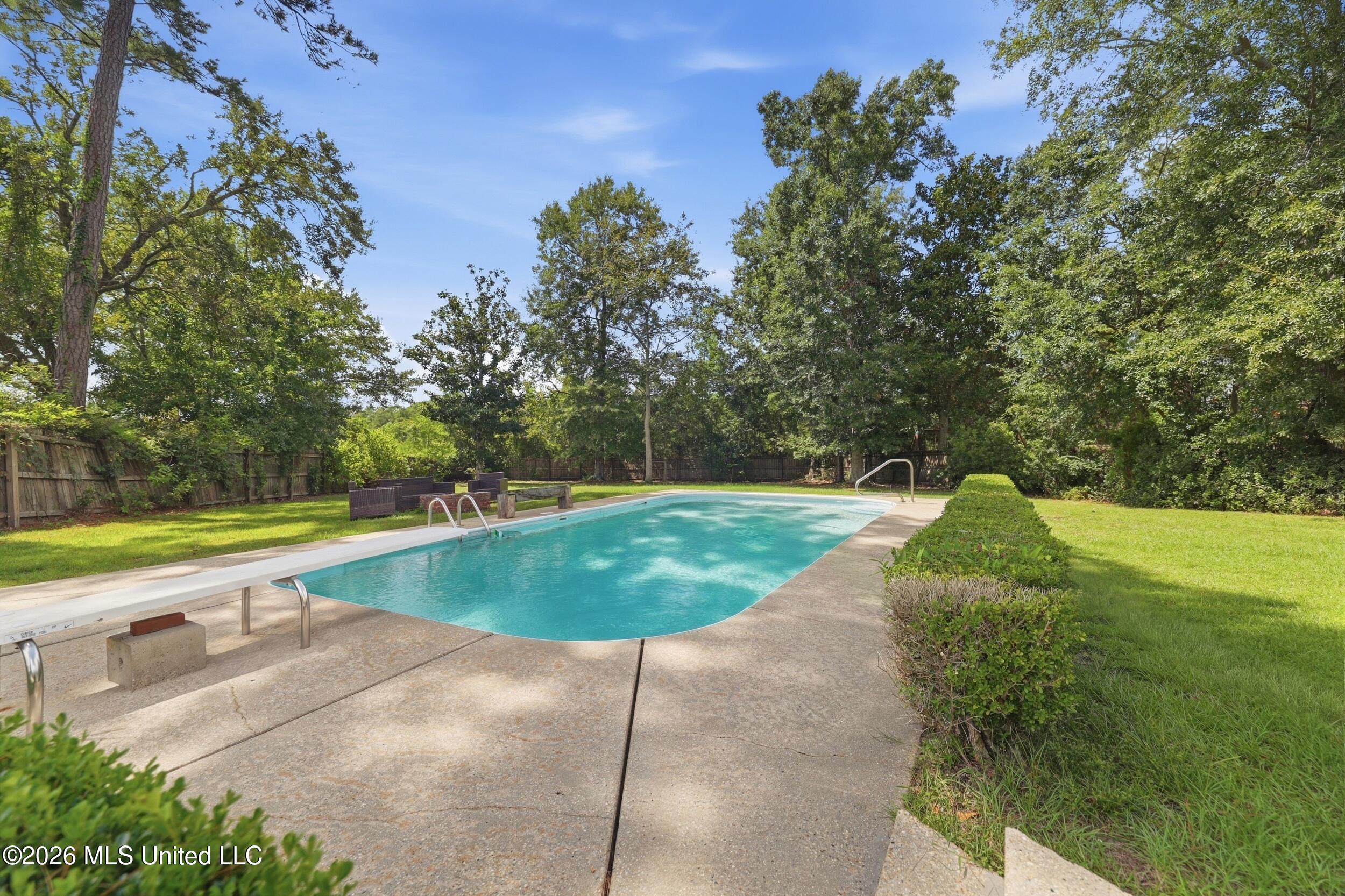 5428 Diamondhead Drive E Property Photo 3