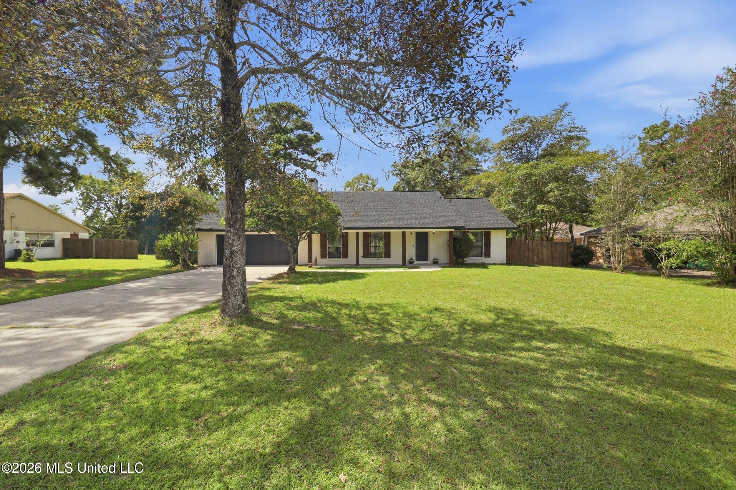 5428 Diamondhead Drive E Property Photo 4