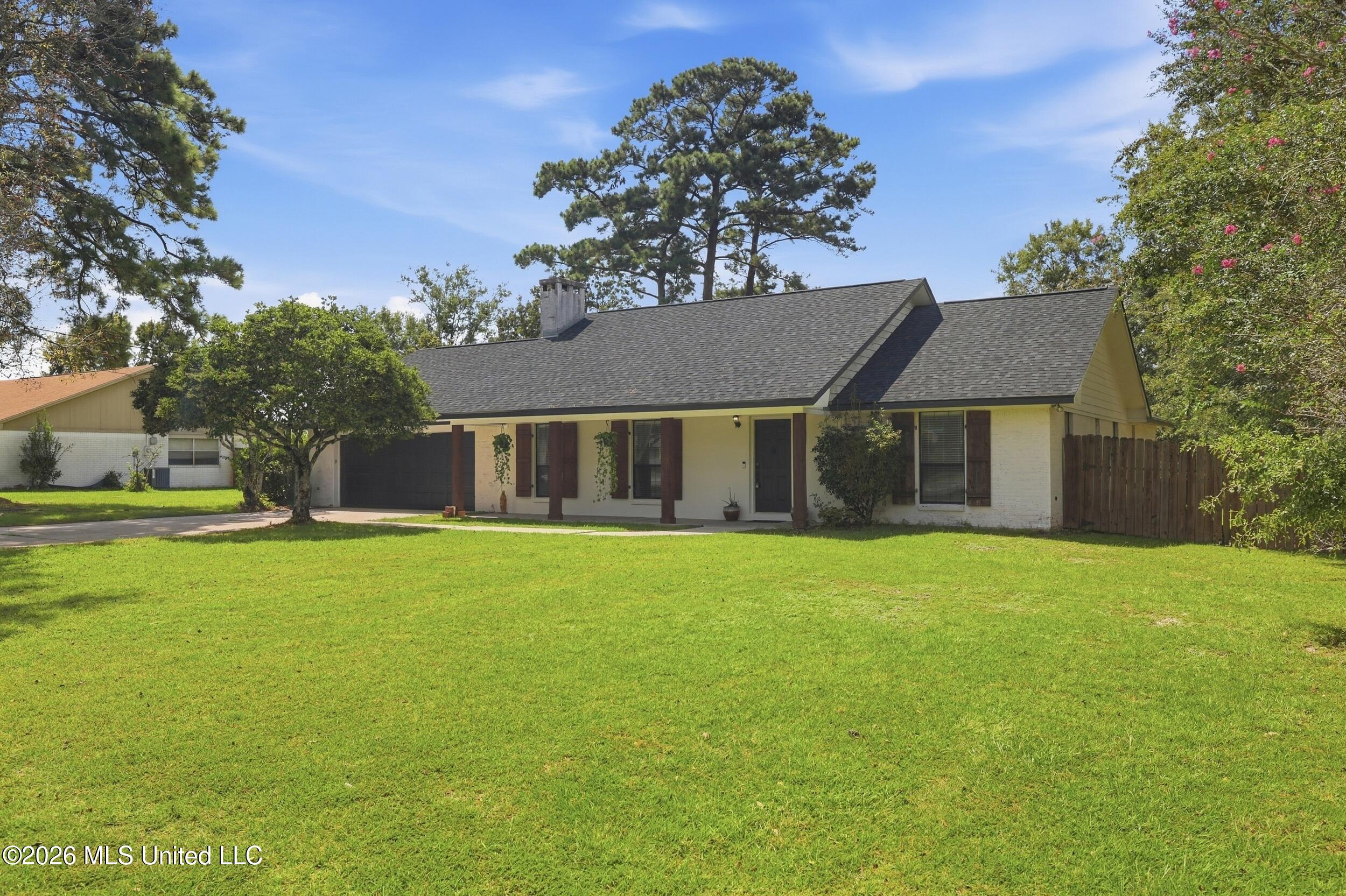 5428 Diamondhead Drive E Property Photo 5