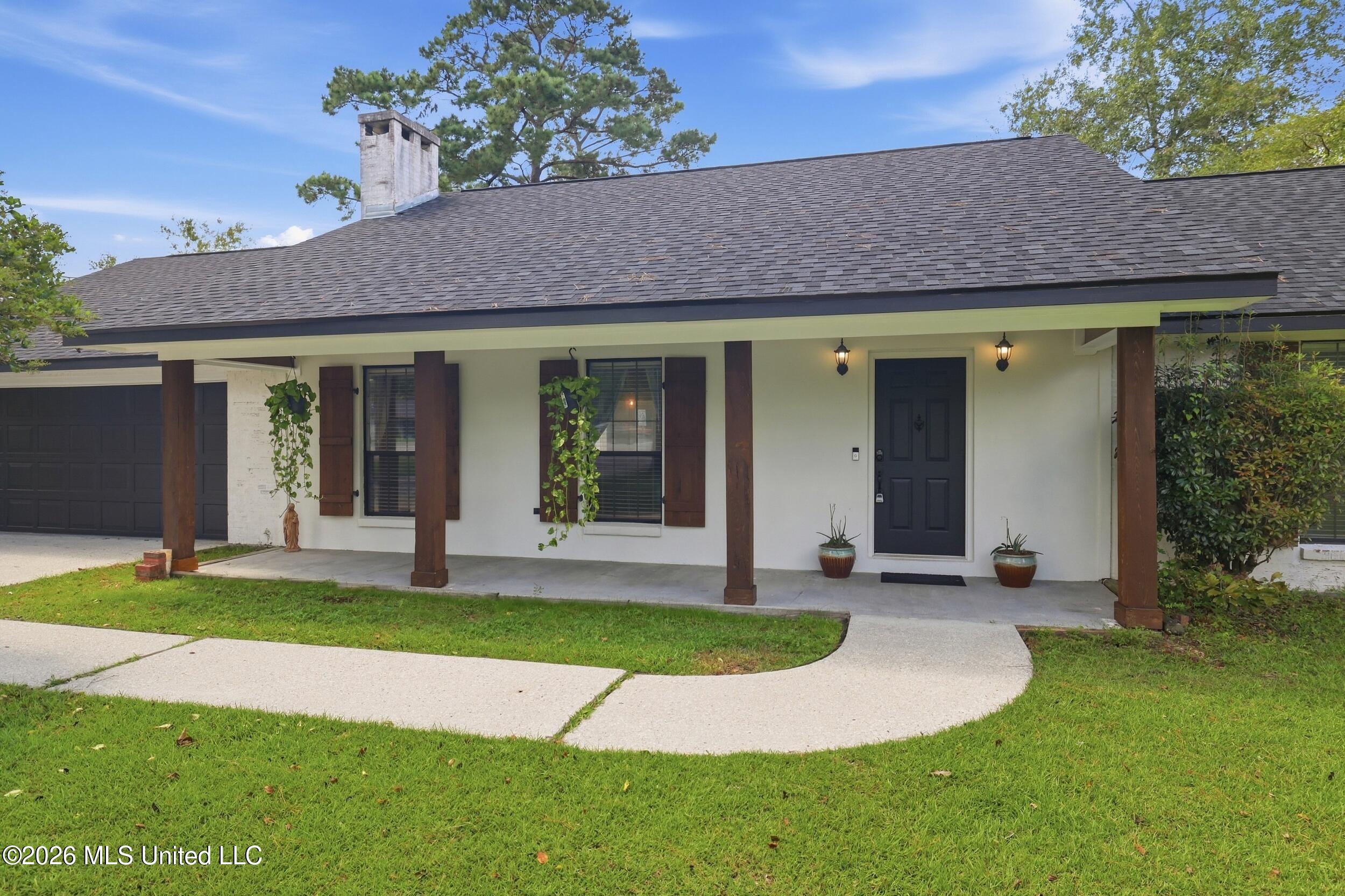 5428 Diamondhead Drive E Property Photo 6