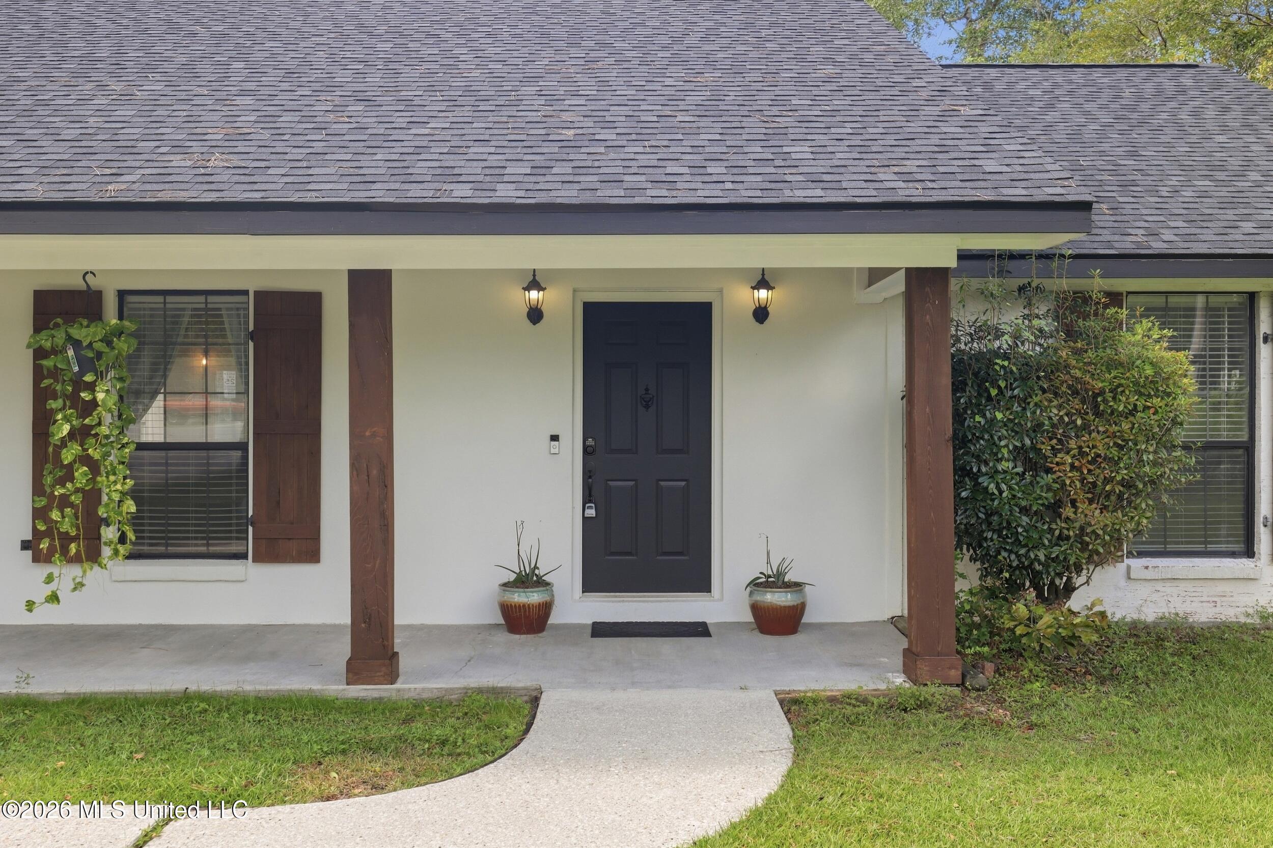 5428 Diamondhead Drive E Property Photo 7
