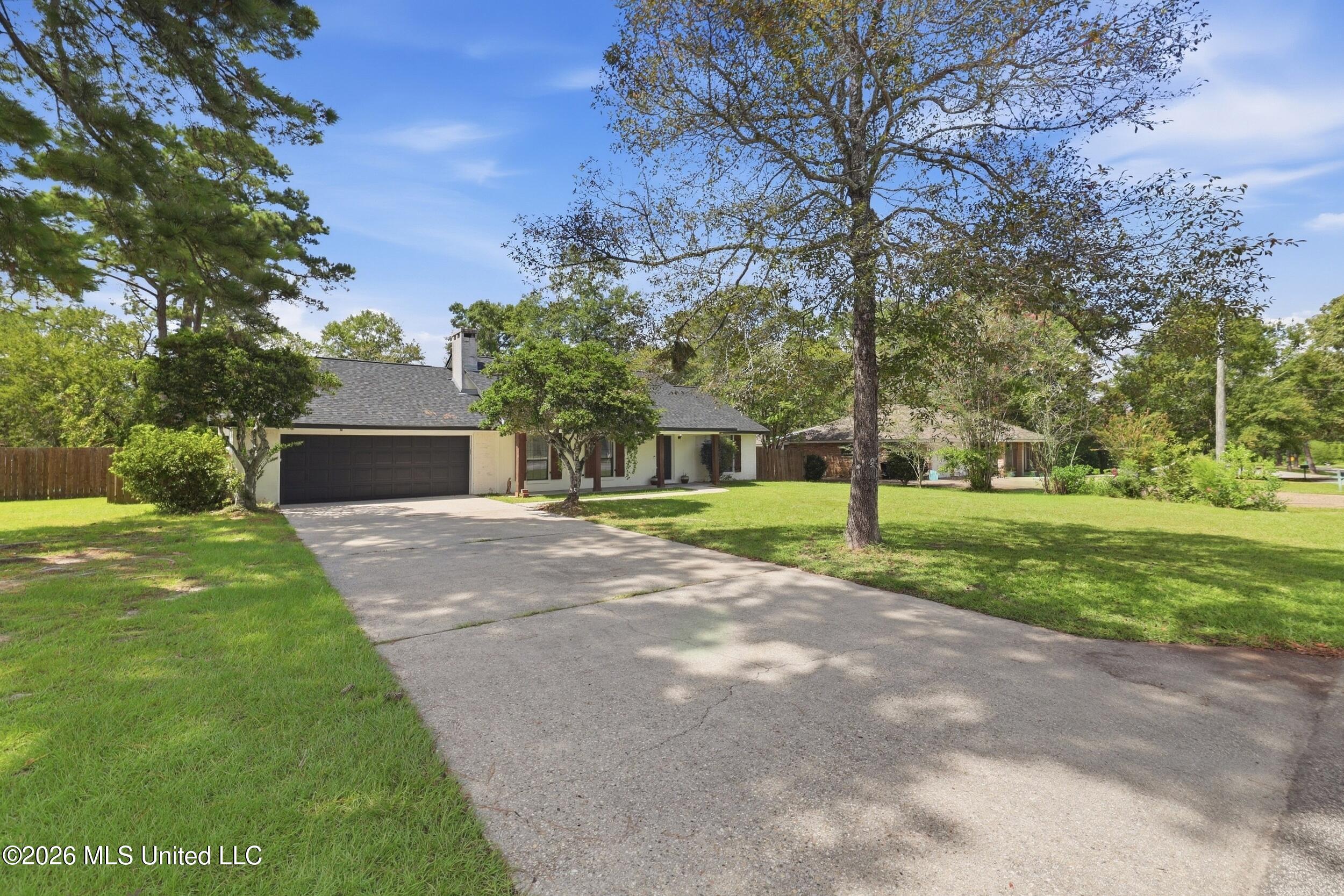 5428 Diamondhead Drive E Property Photo 8