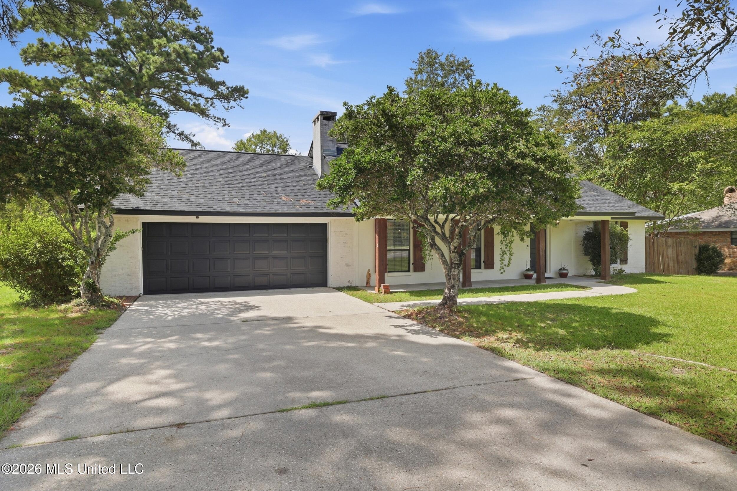 5428 Diamondhead Drive E Property Photo 9