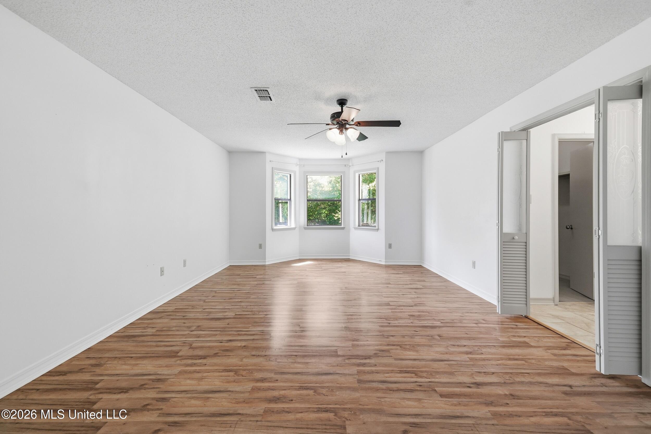 5428 Diamondhead Drive E Property Photo 24