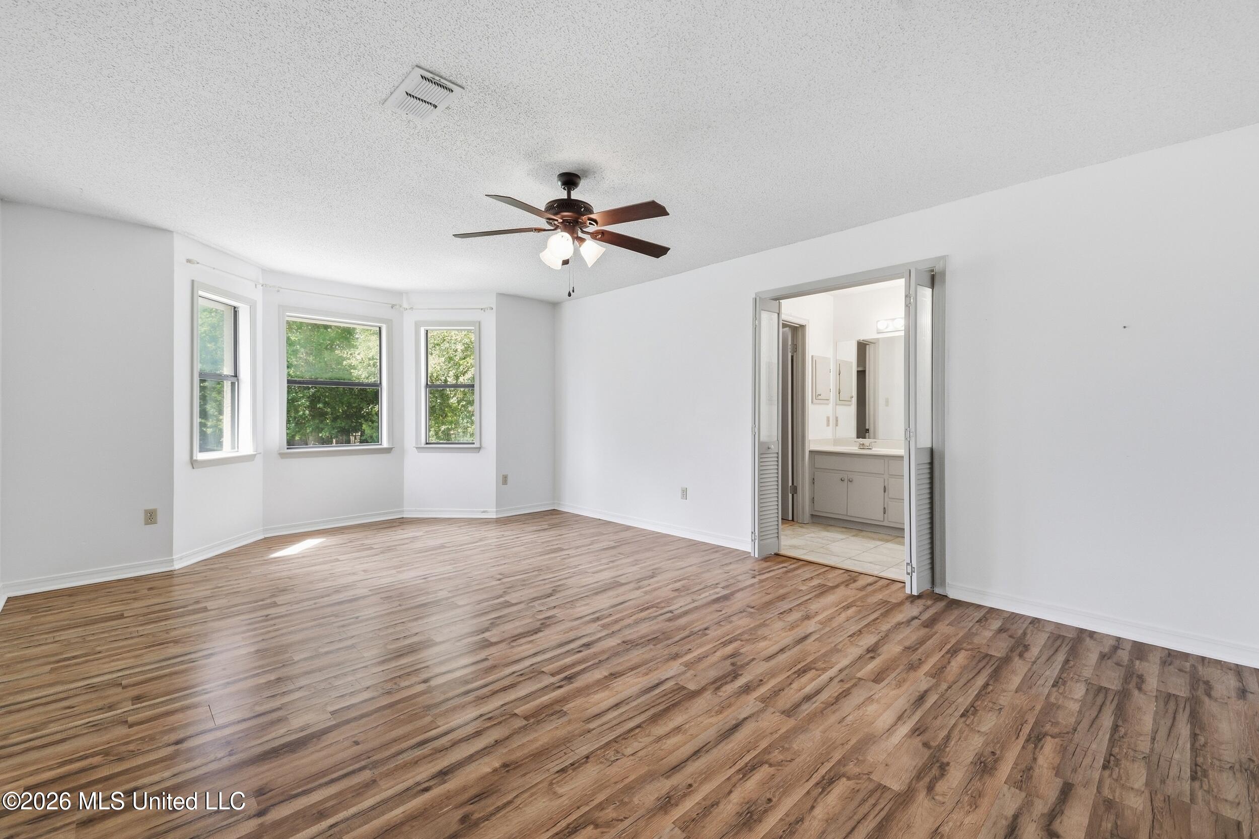 5428 Diamondhead Drive E Property Photo 25