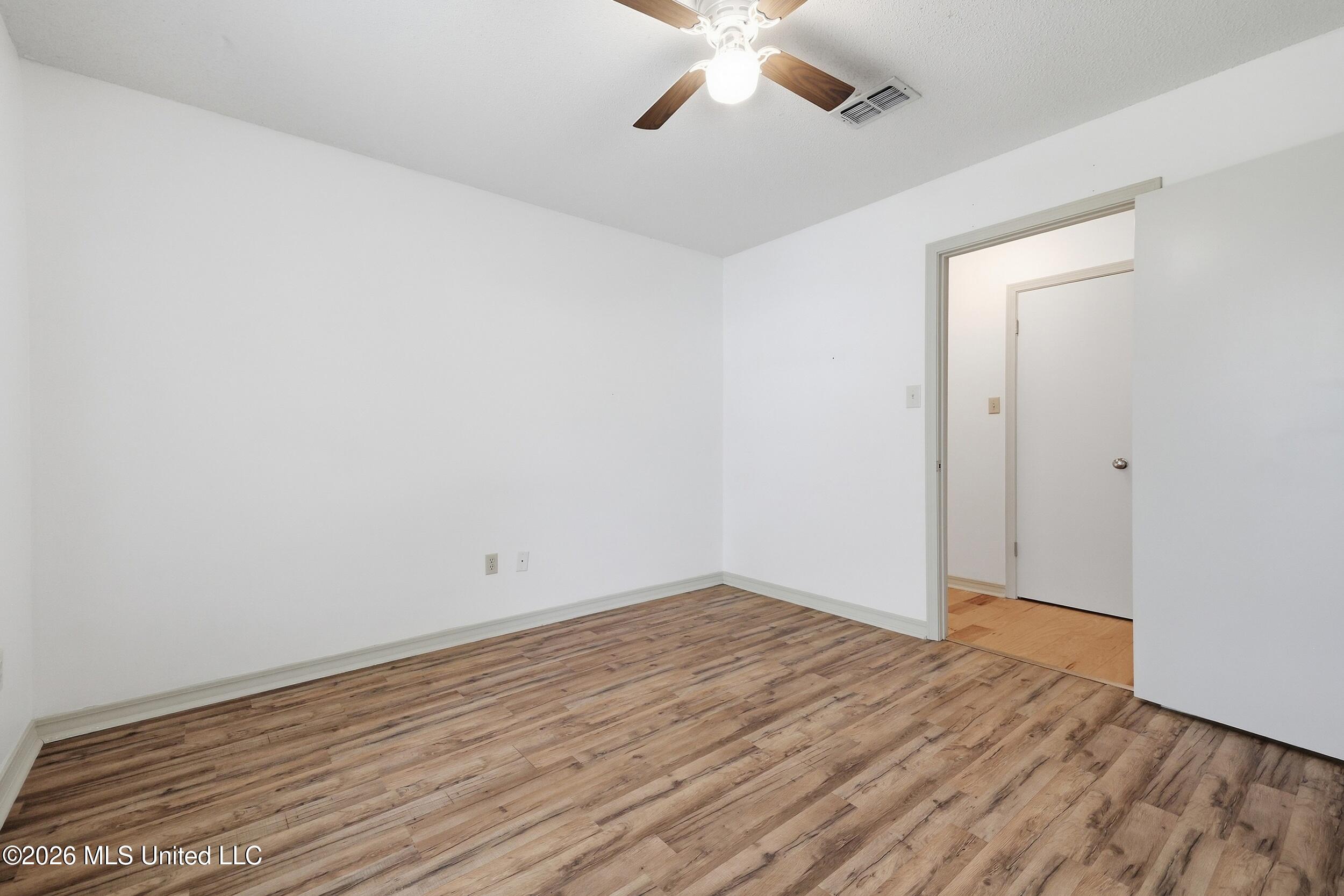 5428 Diamondhead Drive E Property Photo 34