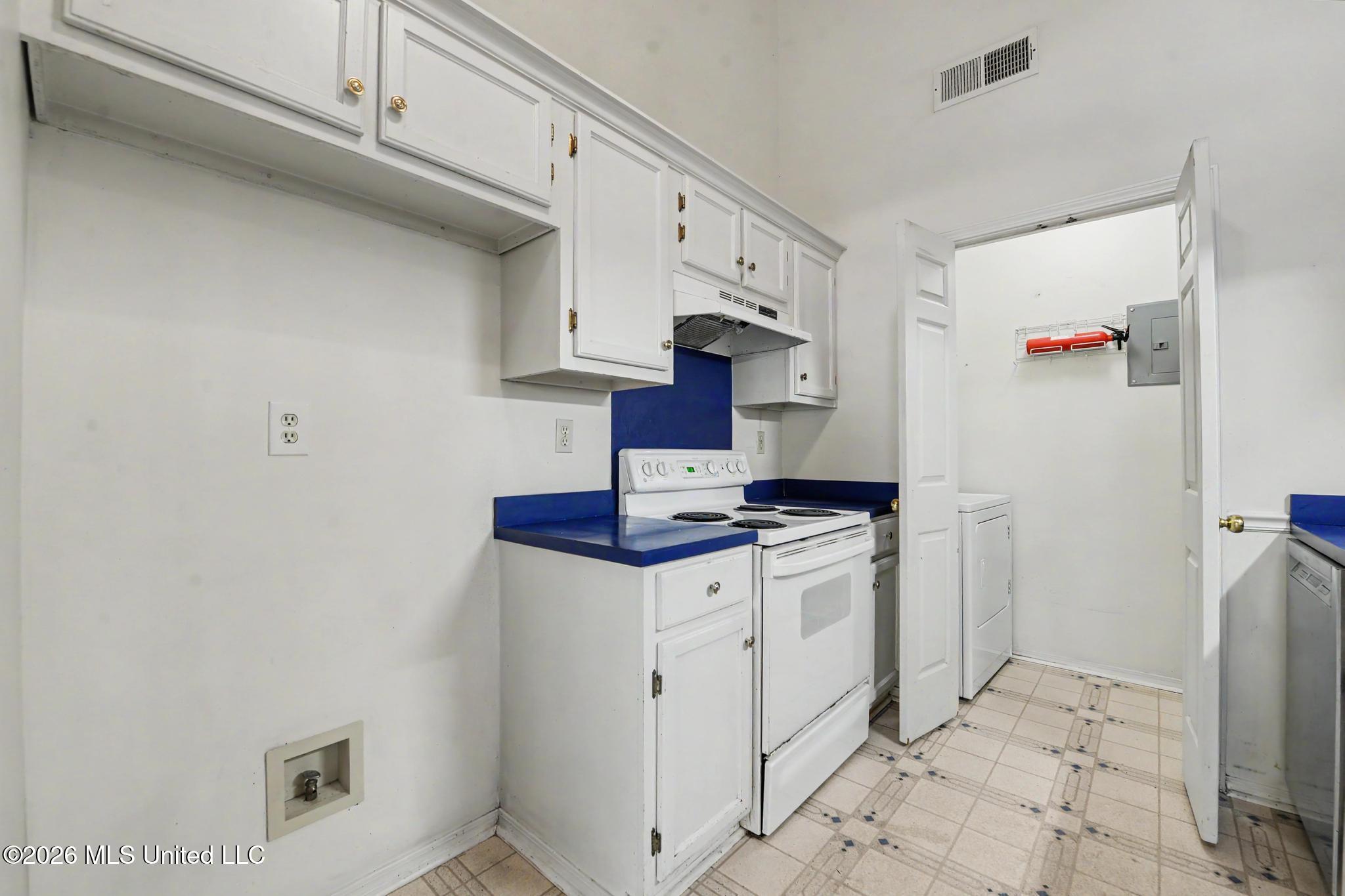6816 Awini Street Property Photo 7