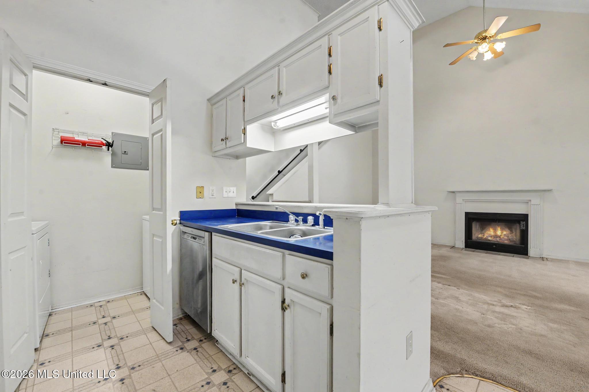 6816 Awini Street Property Photo 8