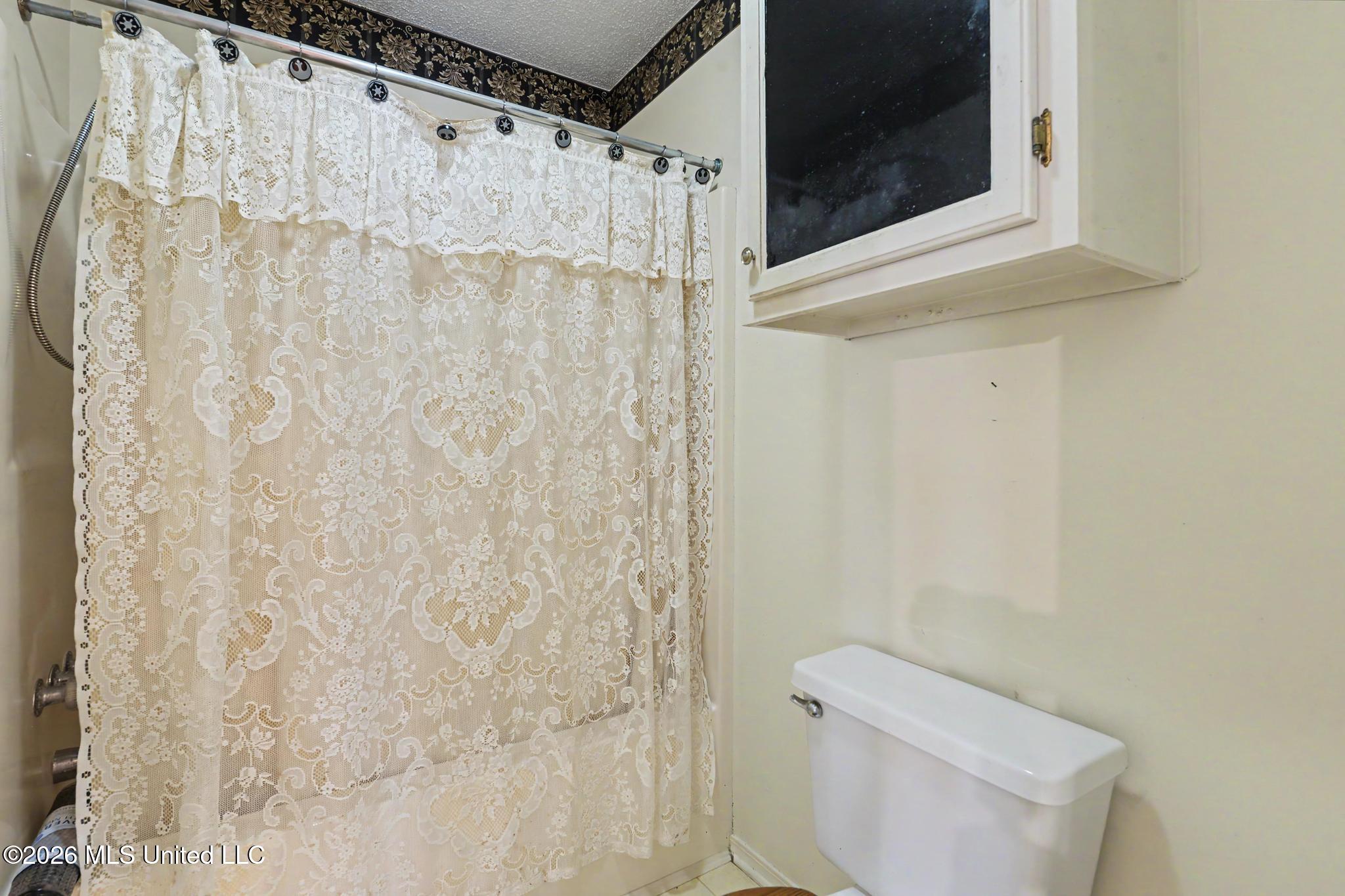 6816 Awini Street Property Photo 17