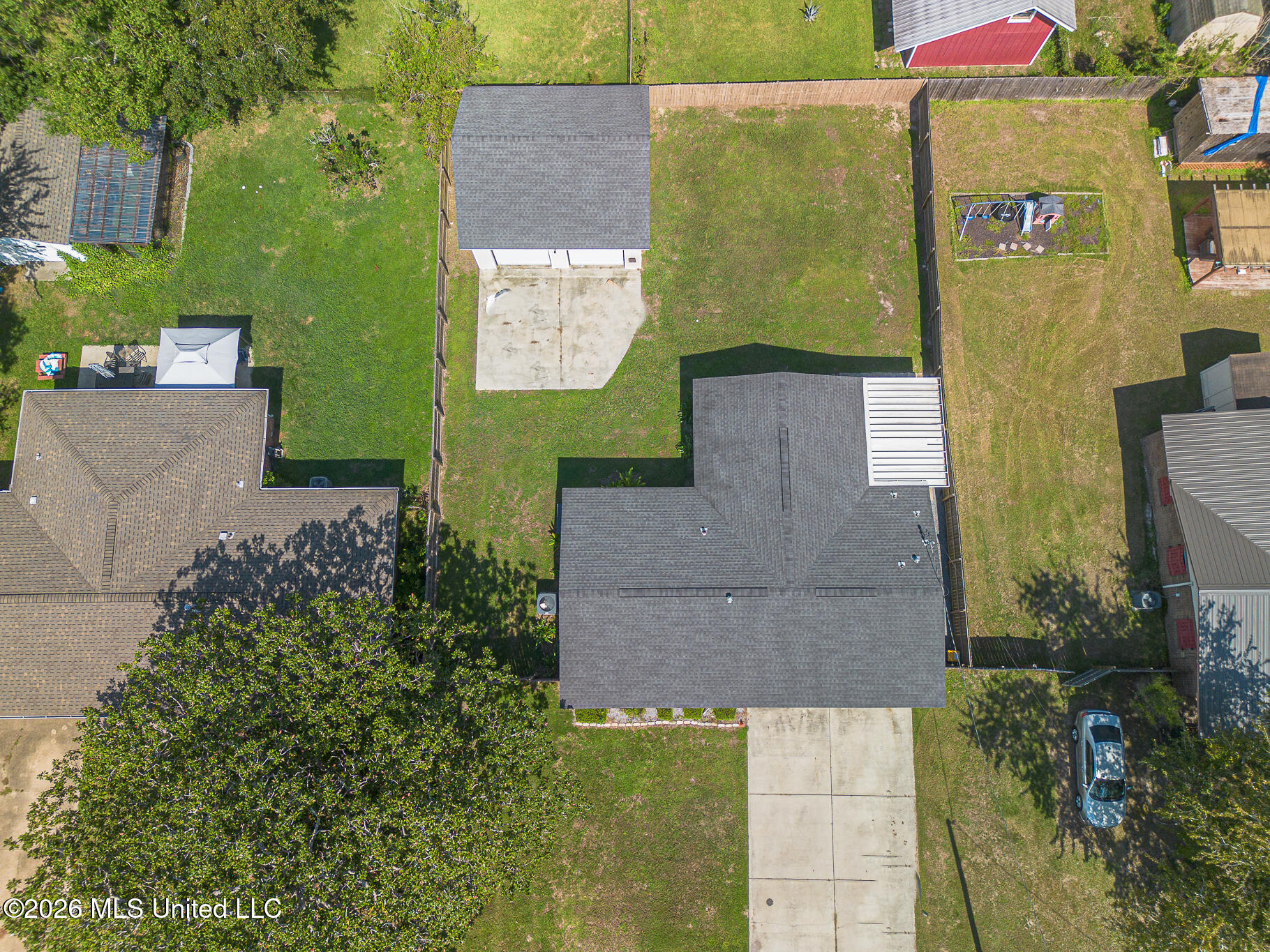 210 Gates Avenue Property Photo 4