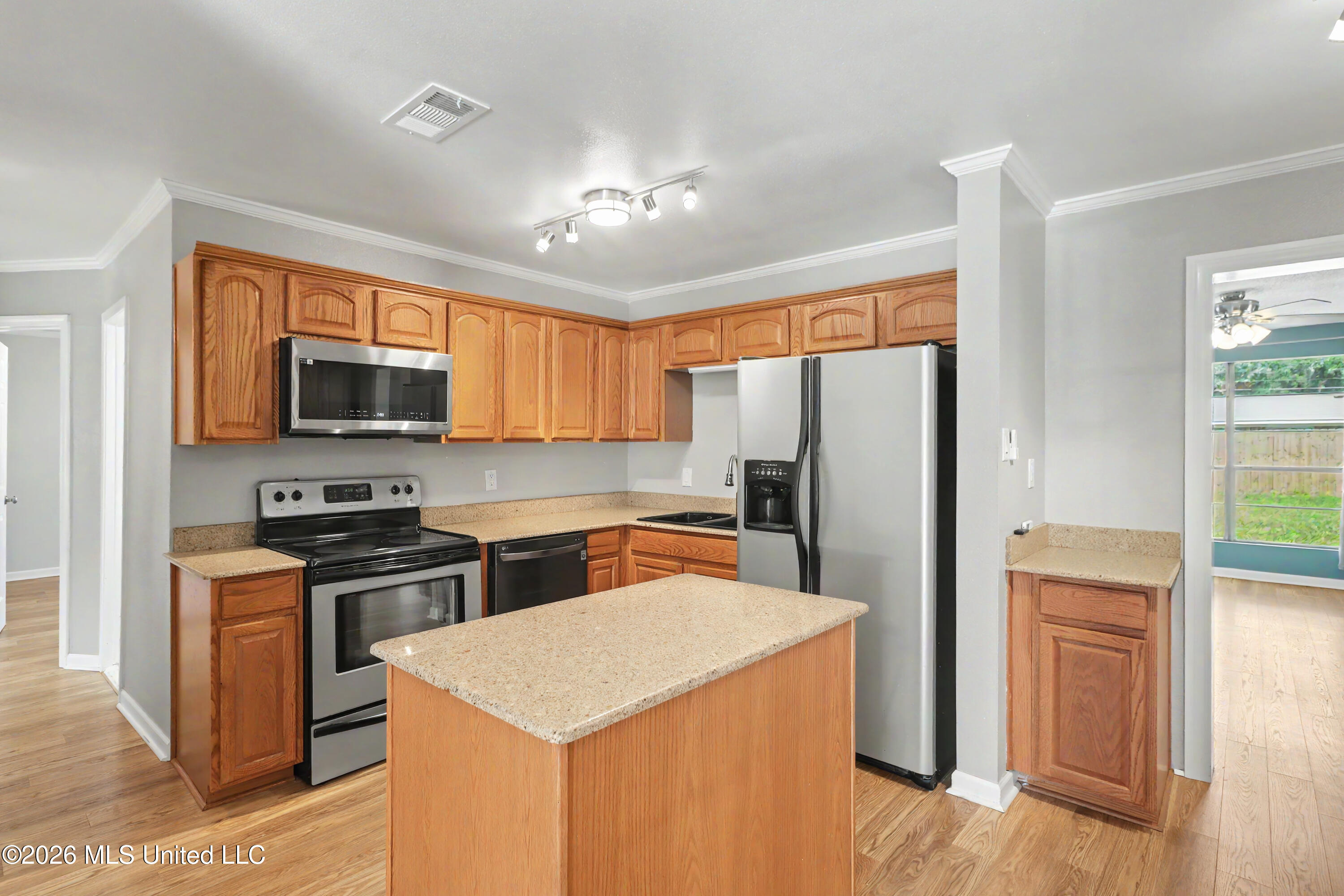 210 Gates Avenue Property Photo 5