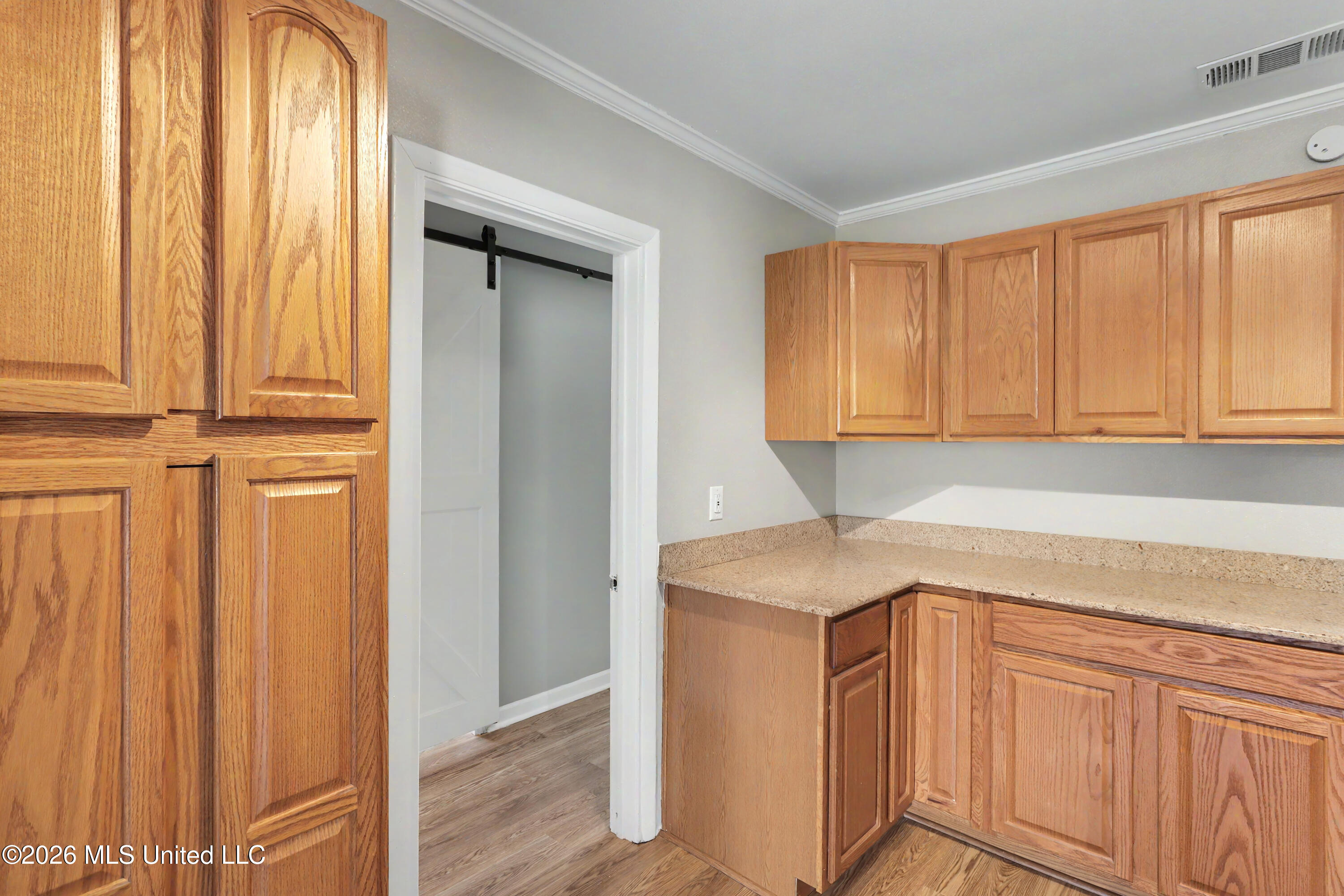 210 Gates Avenue Property Photo 6
