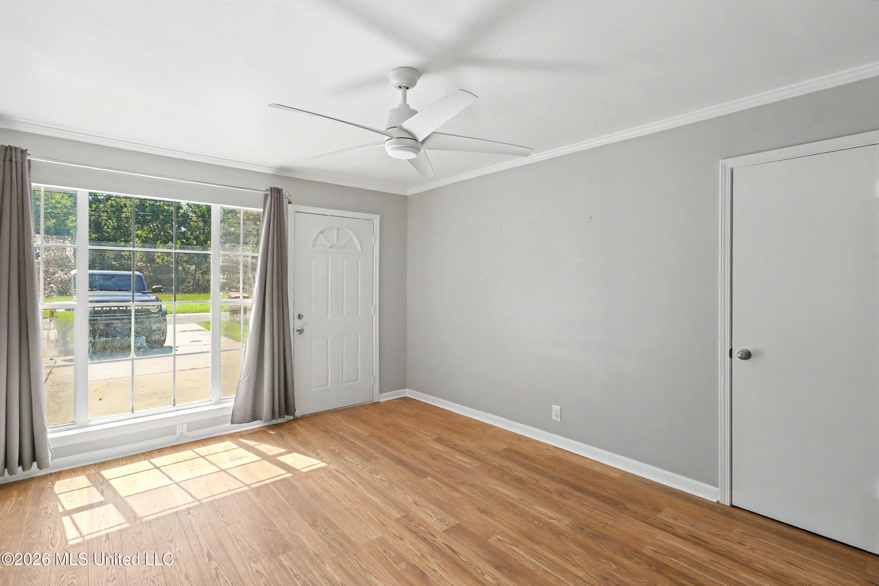 210 Gates Avenue Property Photo 10