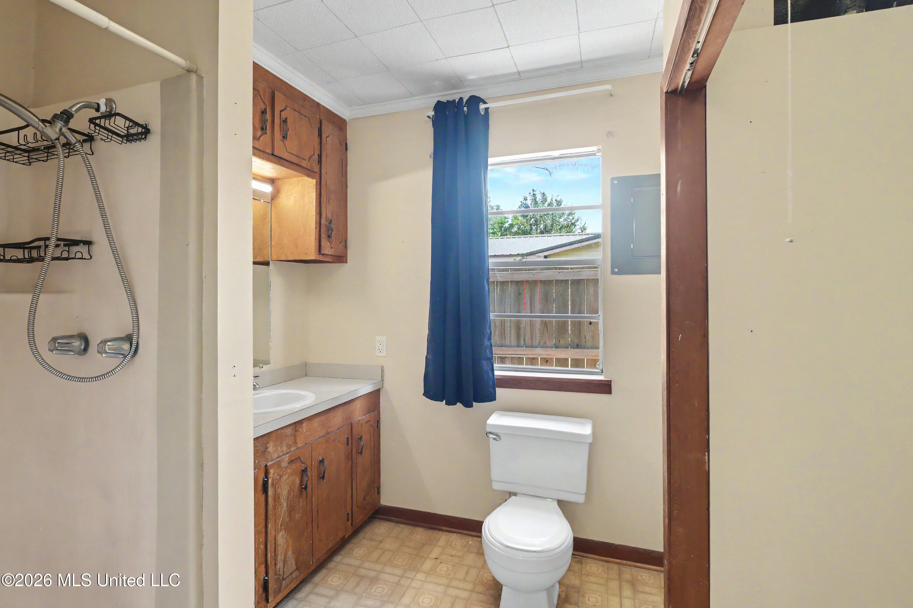 210 Gates Avenue Property Photo 12