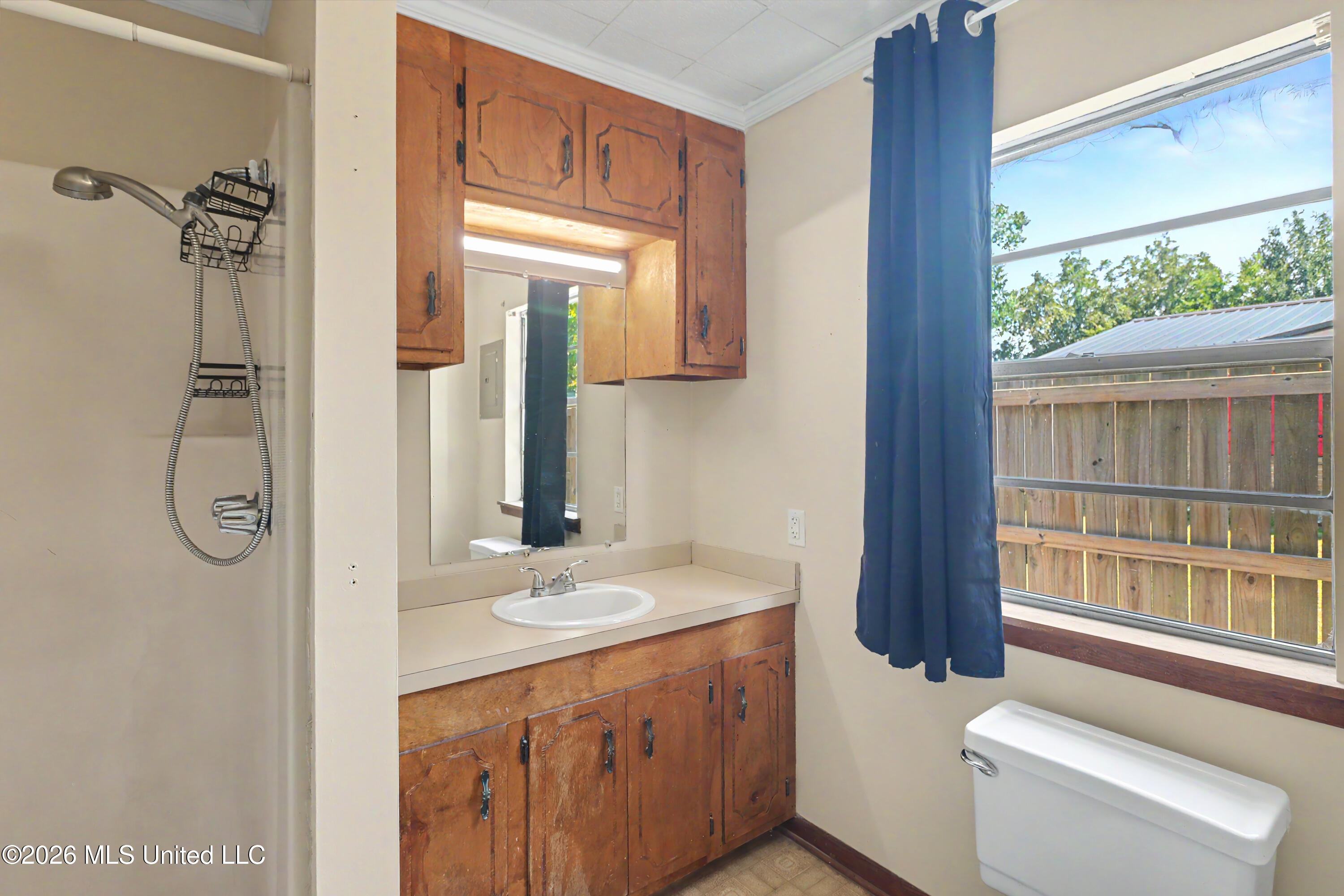 210 Gates Avenue Property Photo 13