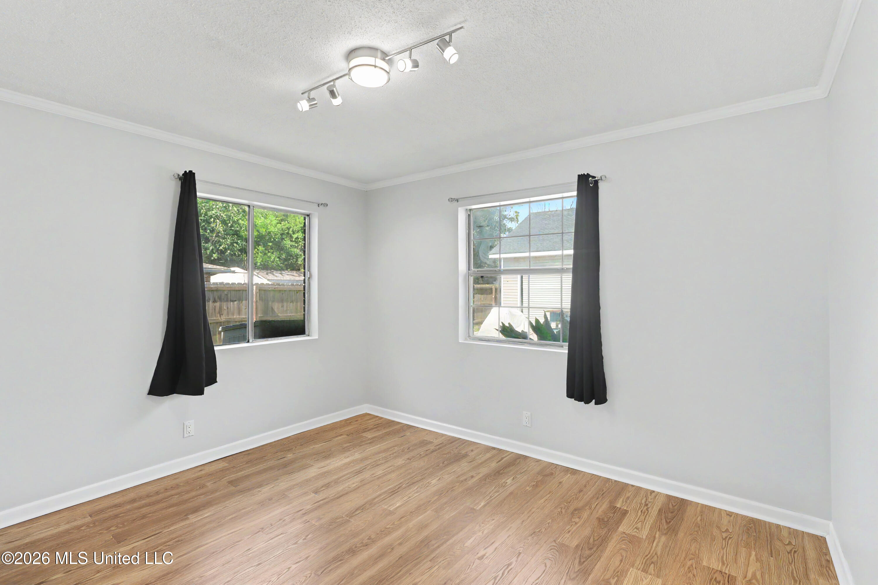 210 Gates Avenue Property Photo 14