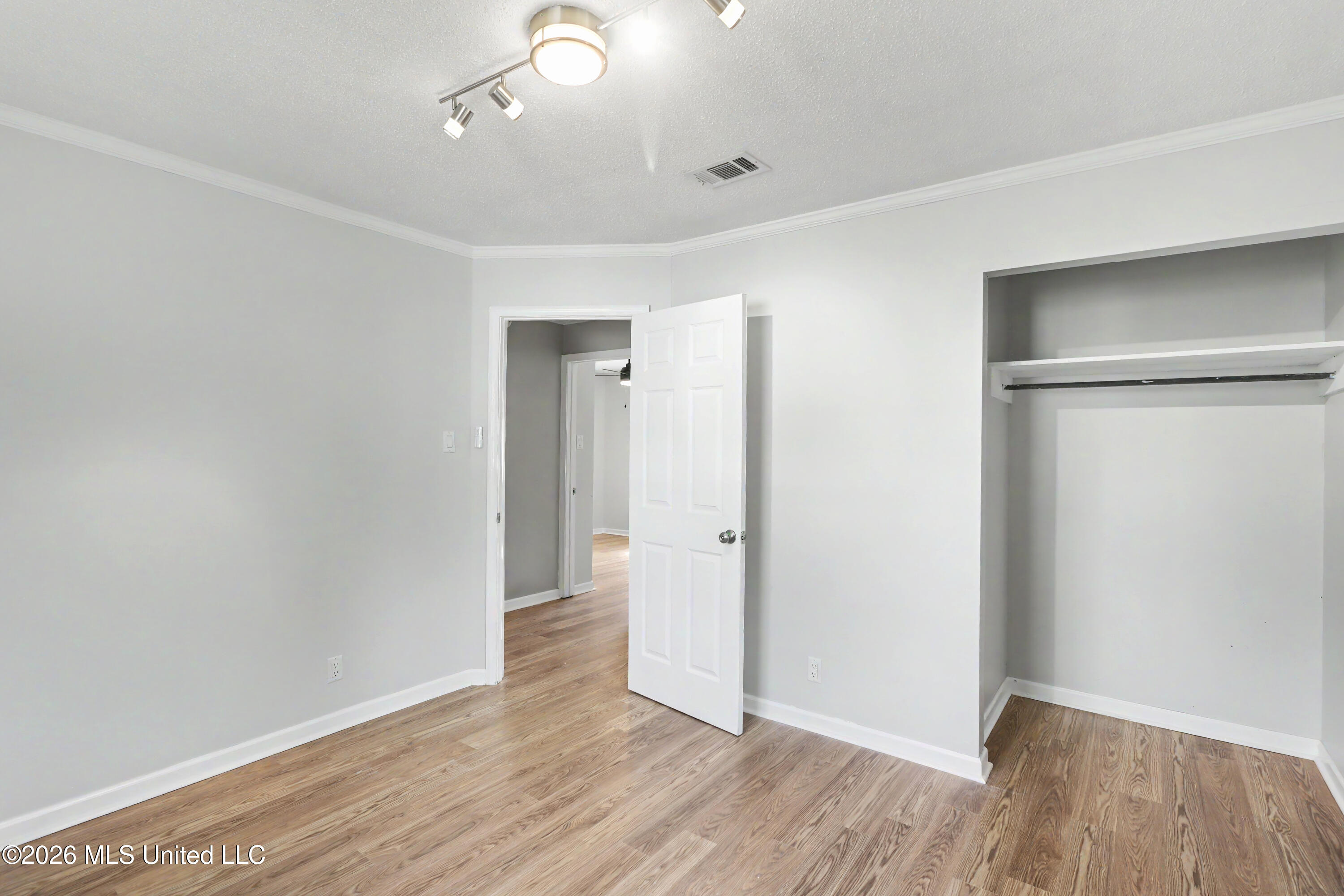 210 Gates Avenue Property Photo 15