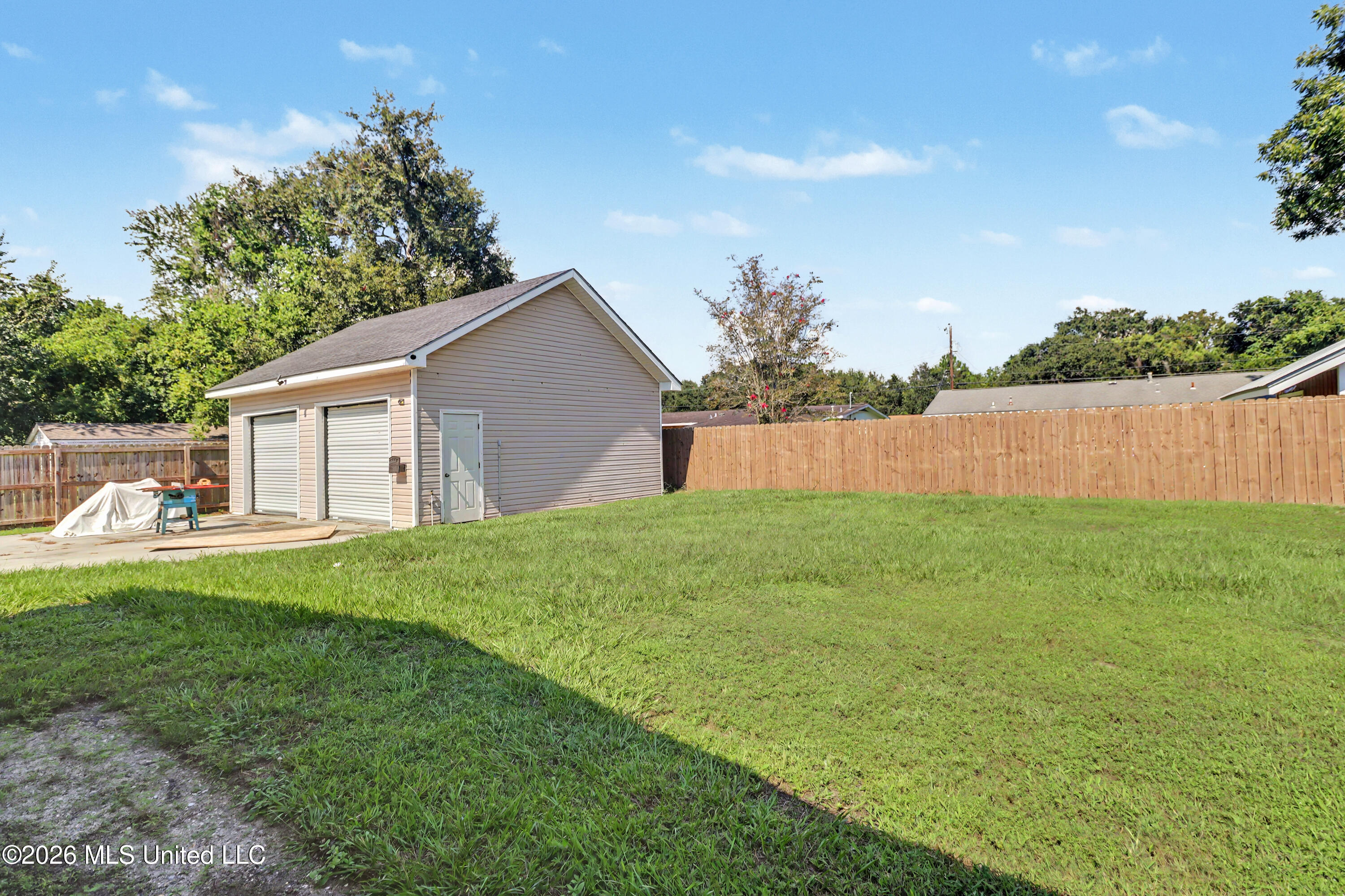210 Gates Avenue Property Photo 22