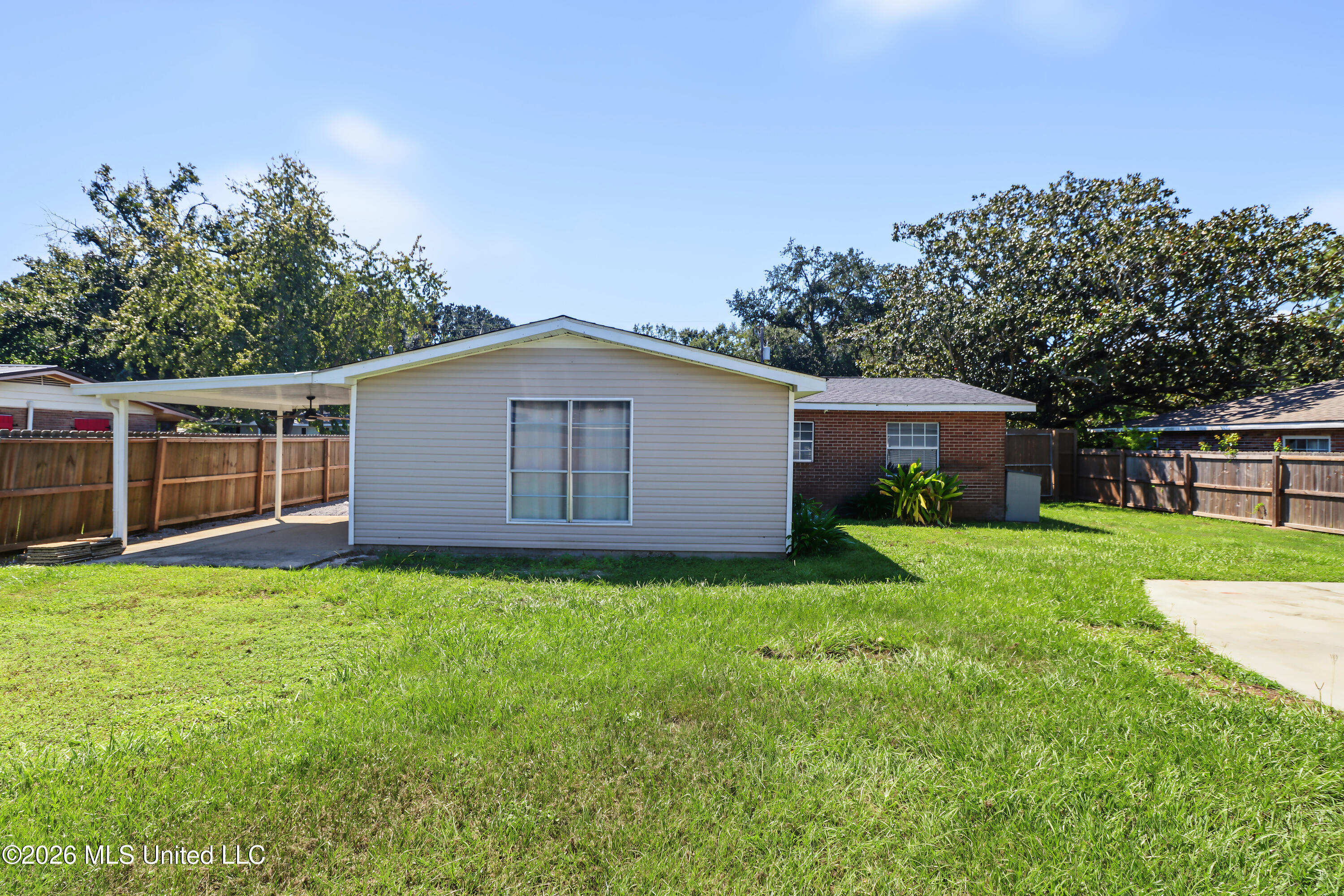 210 Gates Avenue Property Photo 23