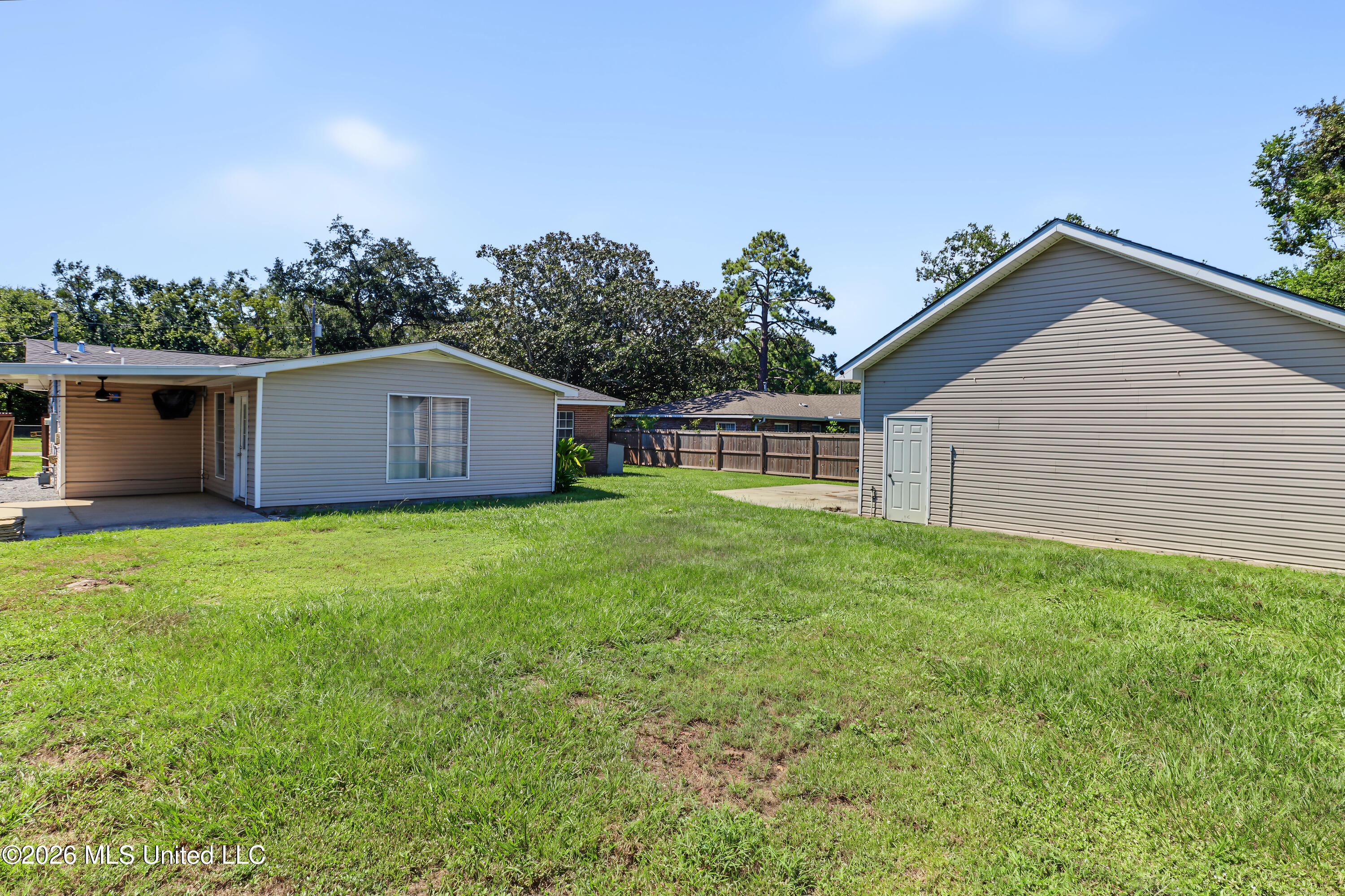 210 Gates Avenue Property Photo 24