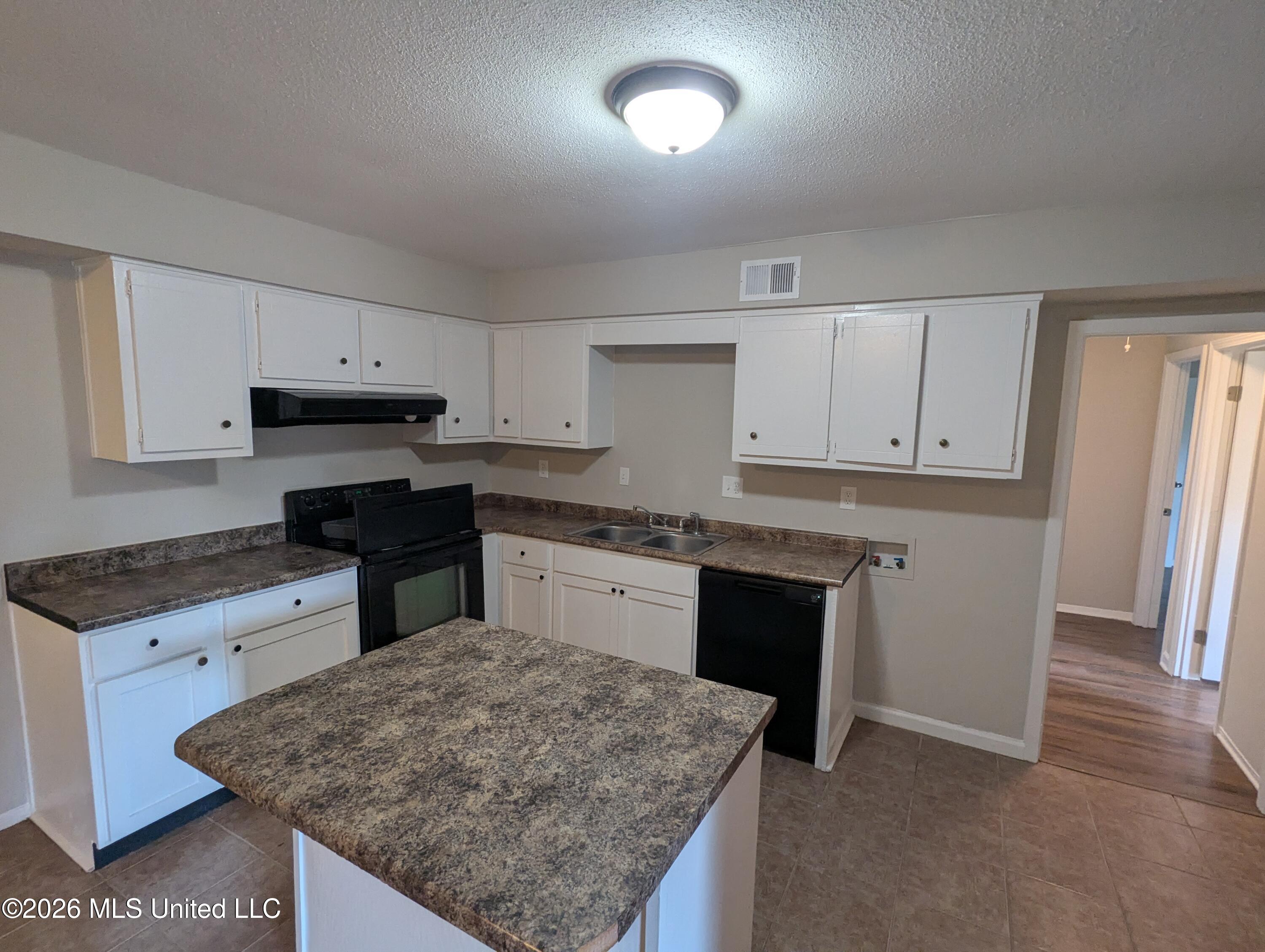 2705 Magnolia Drive Property Photo 4
