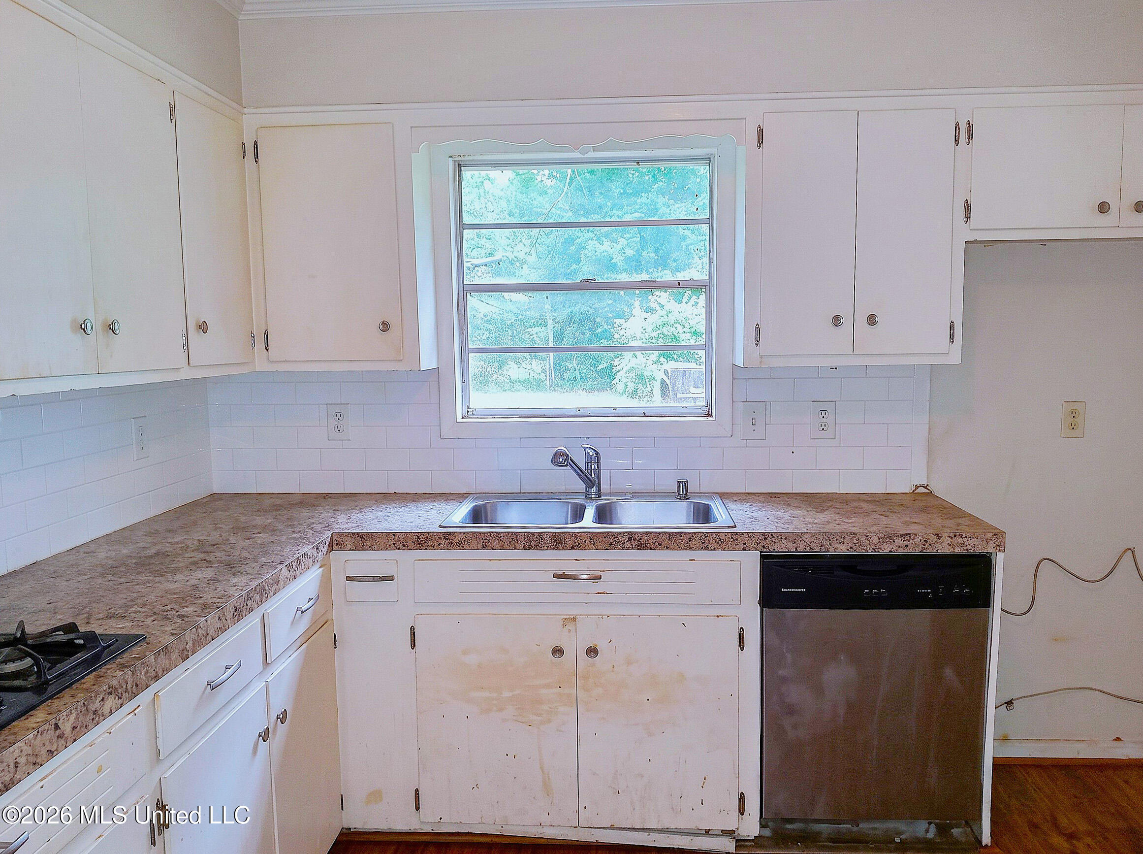 511 Kings Row Property Photo 2