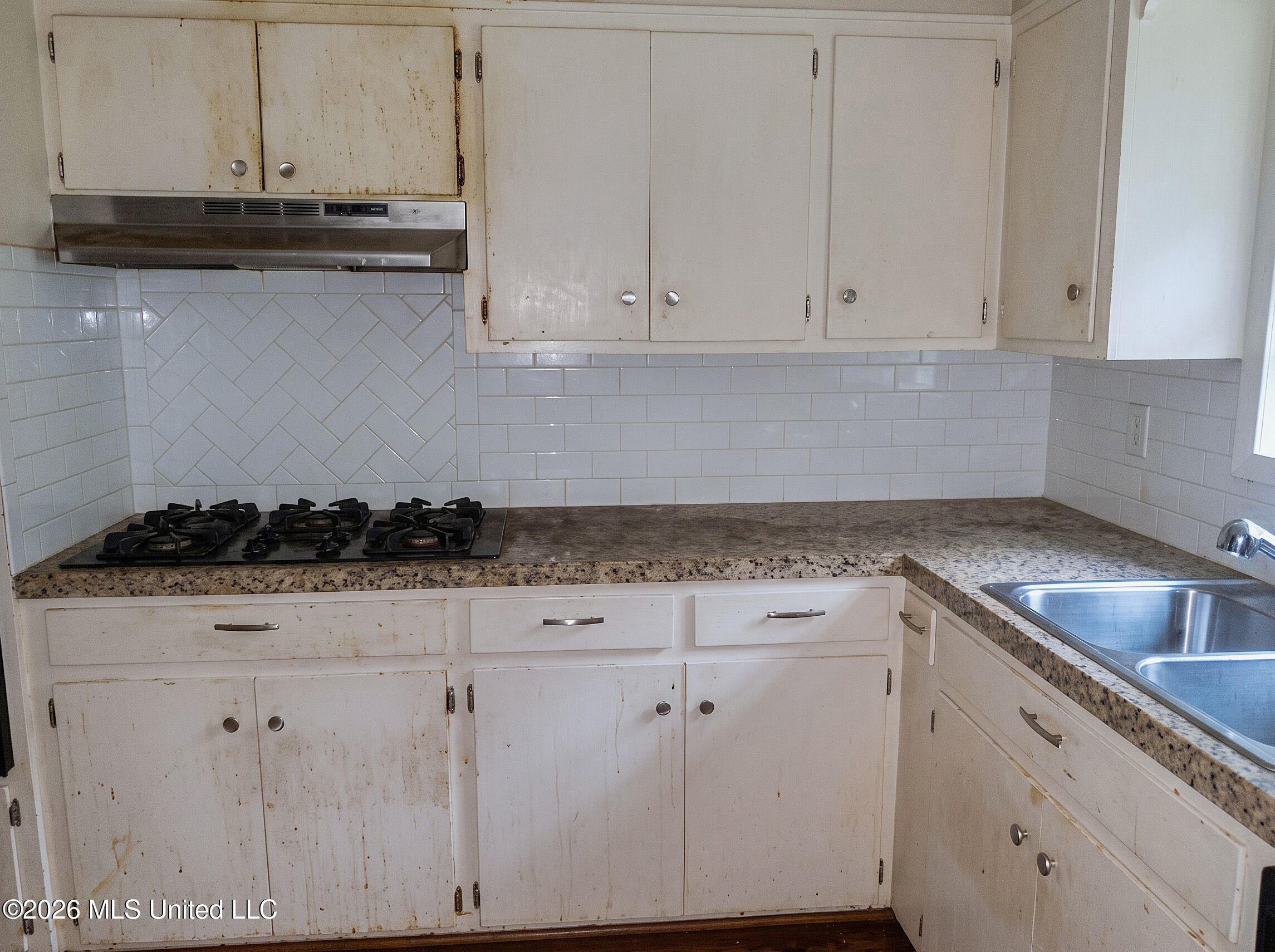 511 Kings Row Property Photo 3