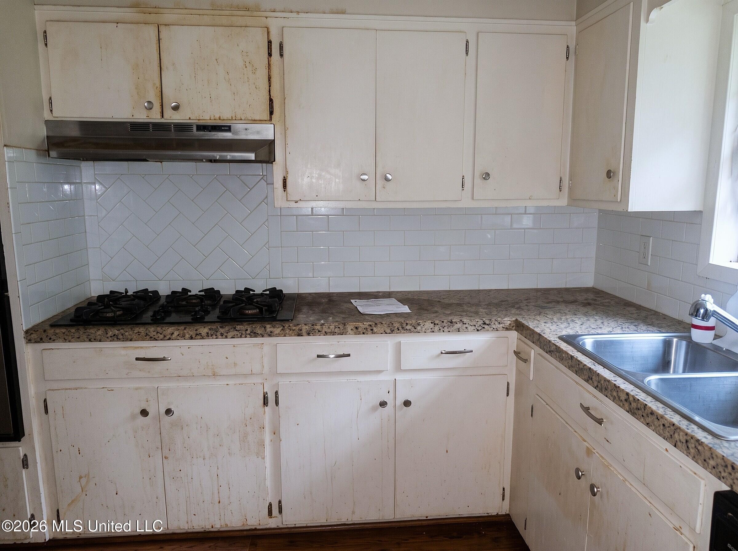 511 Kings Row Property Photo 6