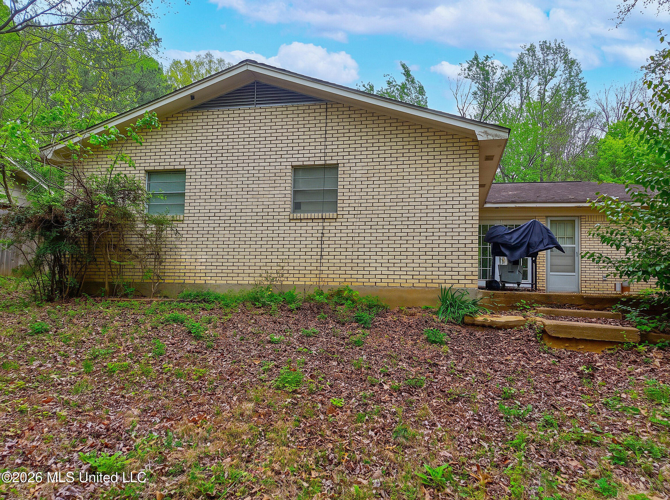 511 Kings Row Property Photo 13
