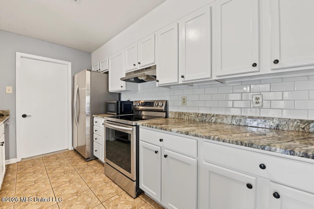 1337 Diller Road Property Photo 8