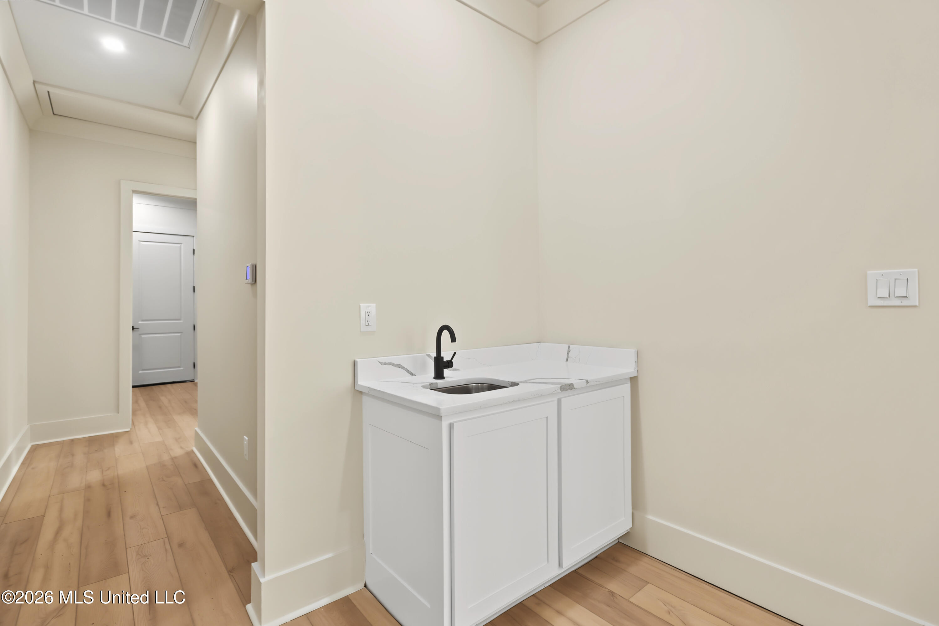 11033 Grace Drive Property Photo 8