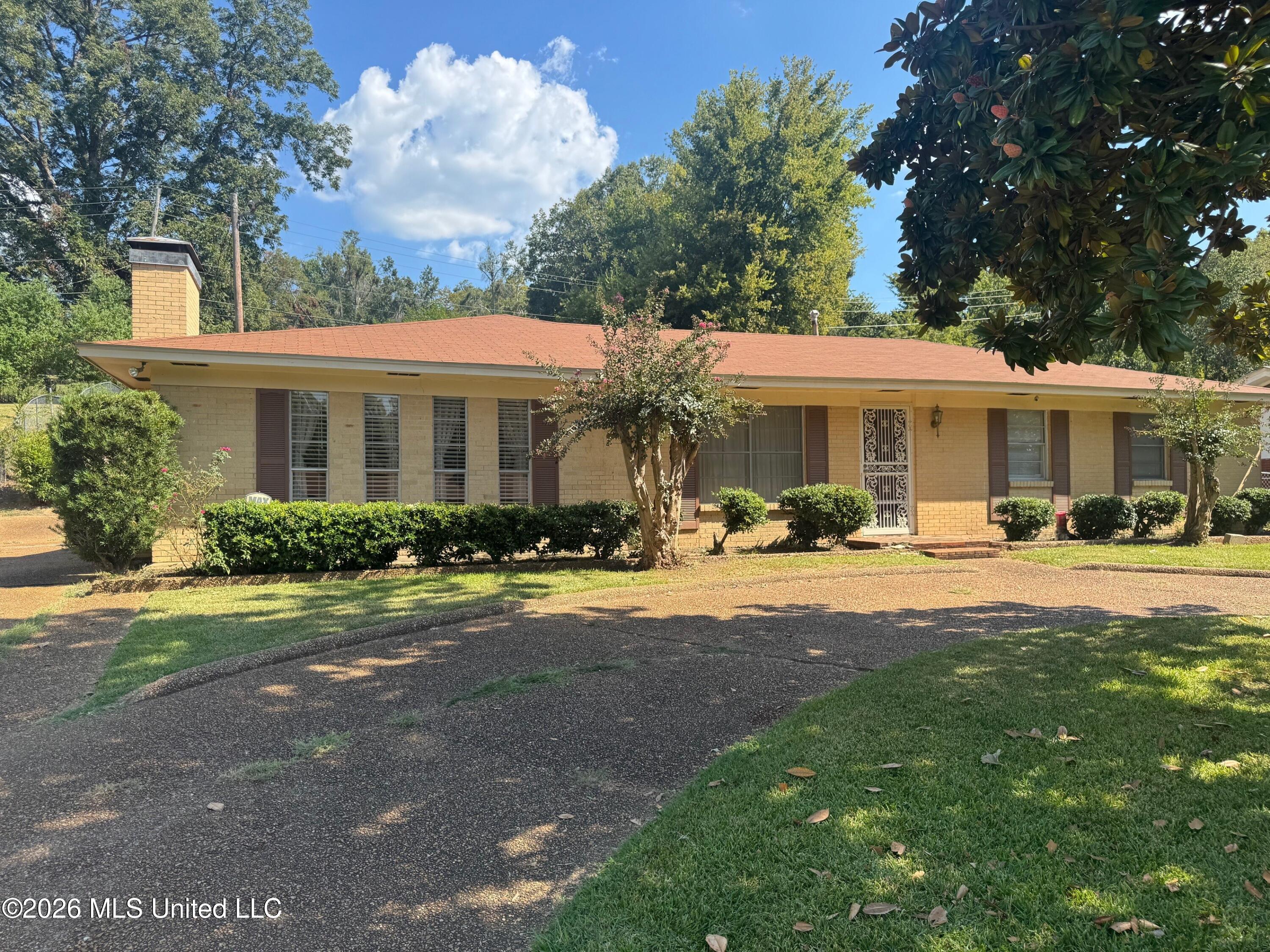 2032 Wildwood Terrace Property Photo 1